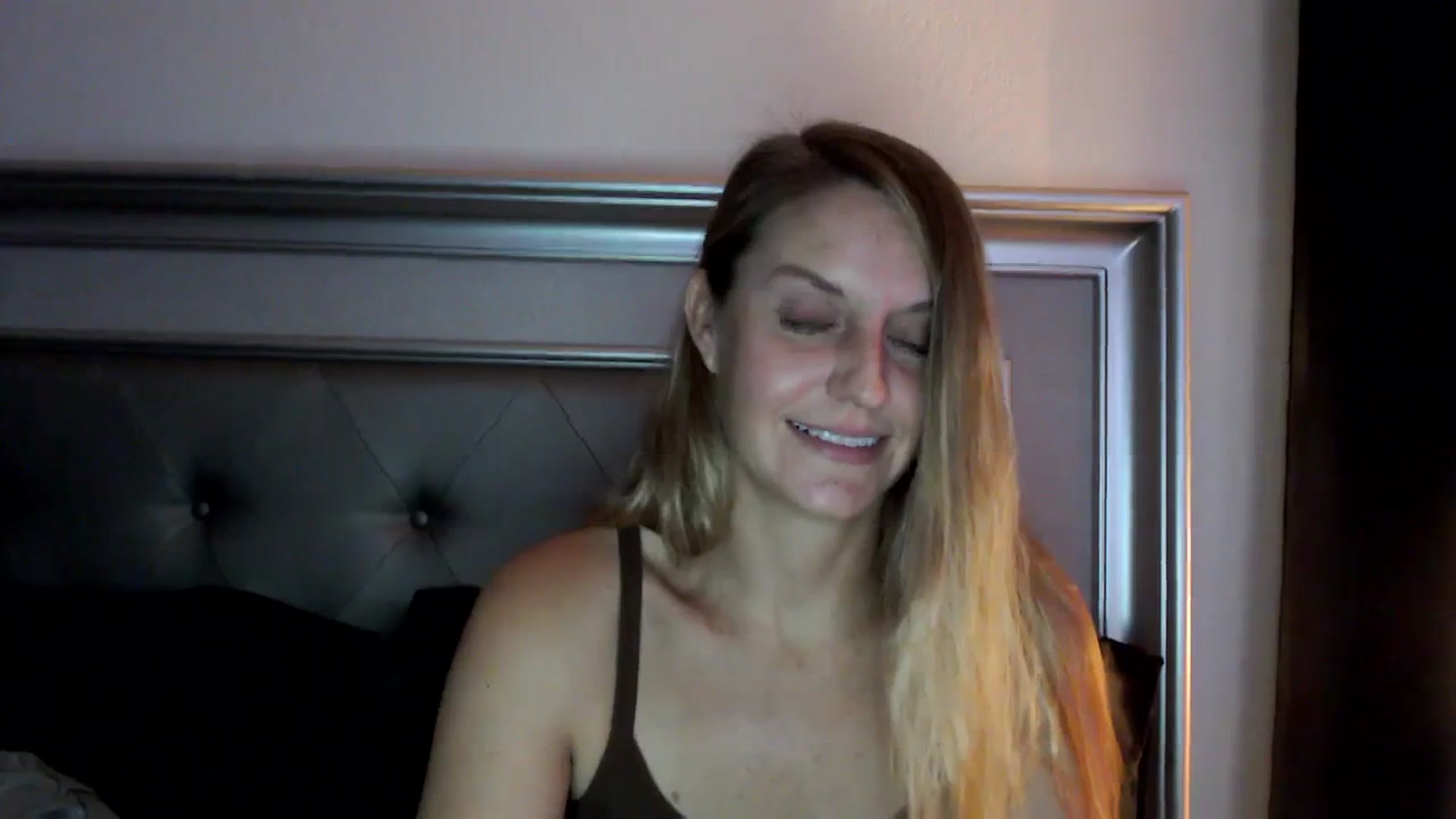 Gallery image thumbnail from Ca_ndi's myfreecams stream on, 09/17/2023, 17:42 image 3 of 20