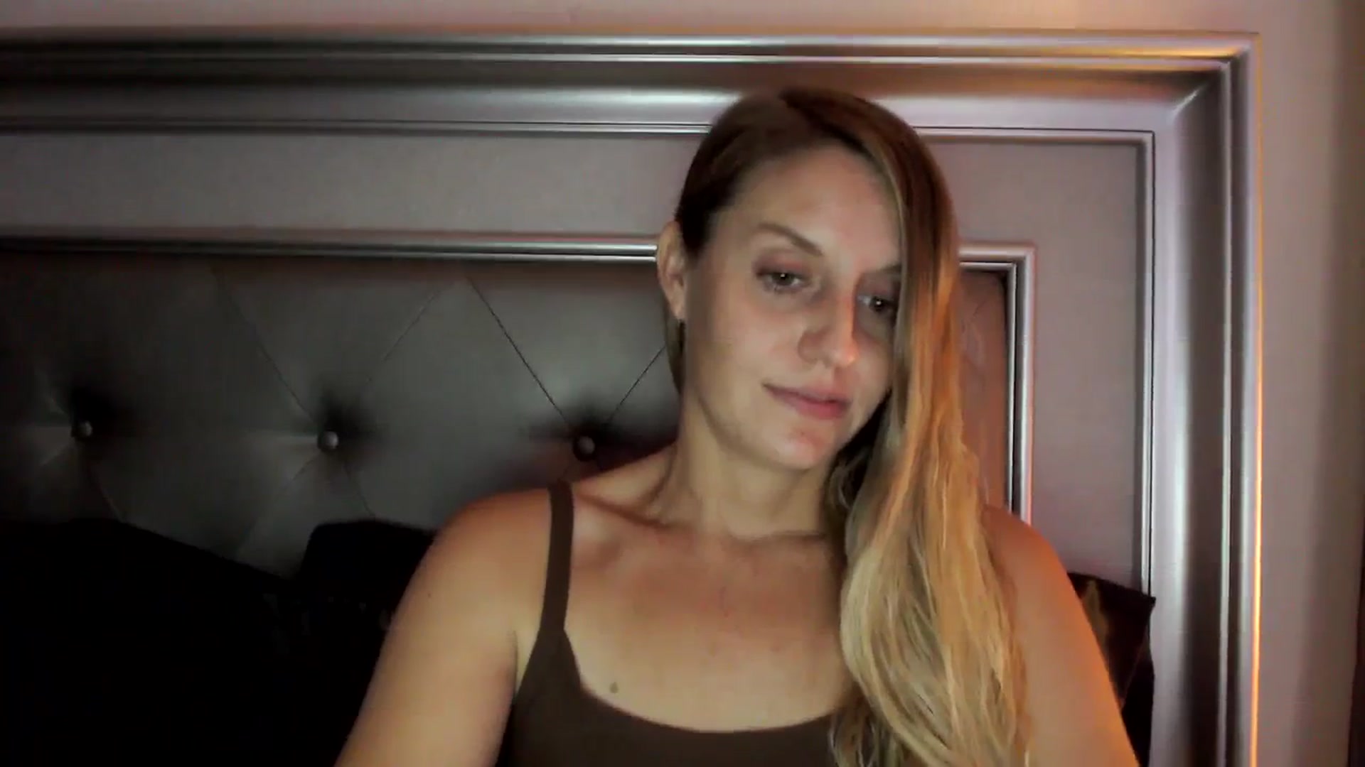 Gallery image thumbnail from Ca_ndi's myfreecams stream on, 09/17/2023, 17:42 image 17 of 20
