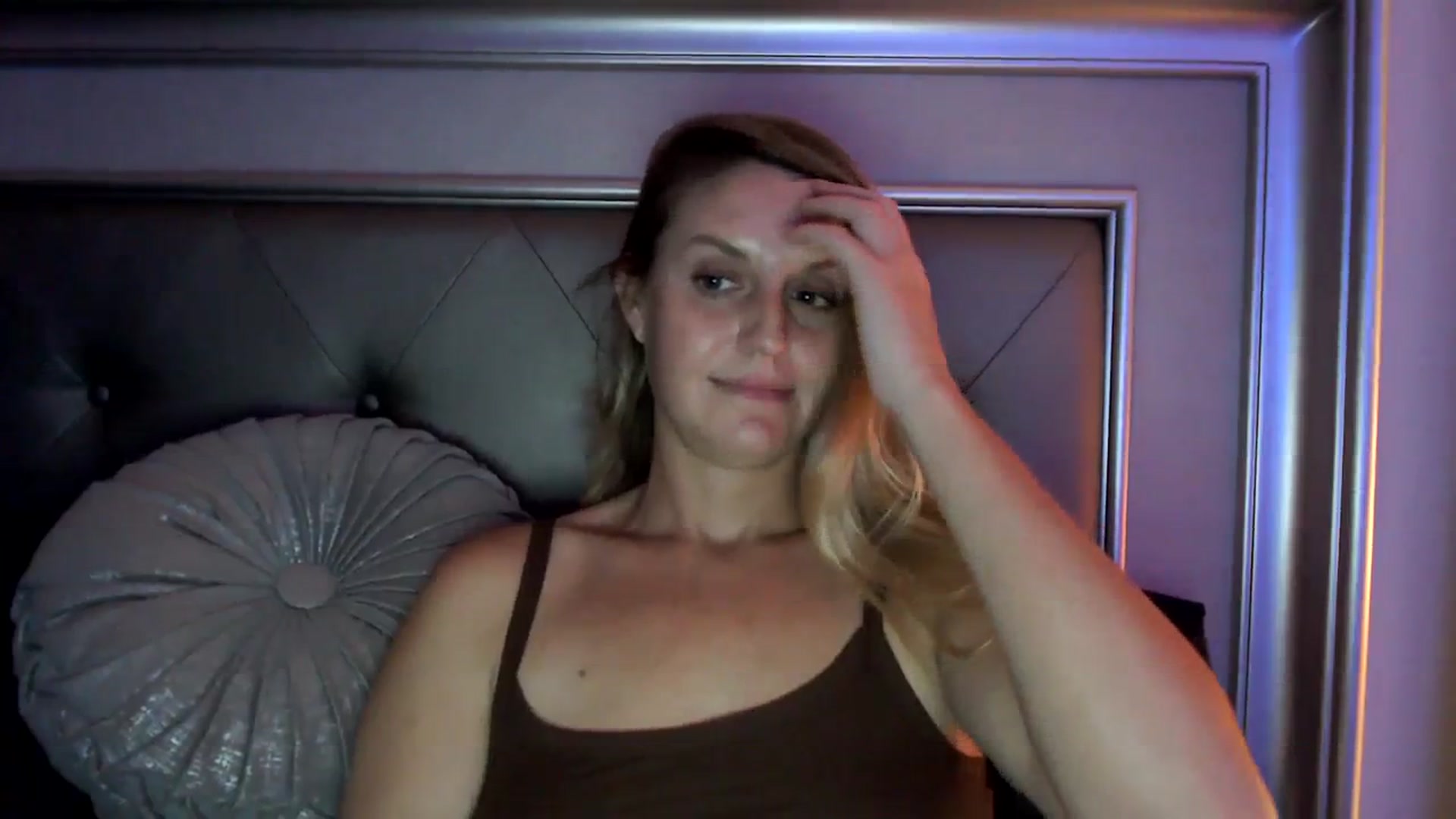 Gallery image thumbnail from Ca_ndi's myfreecams stream on, 09/17/2023, 18:38 image 6 of 20