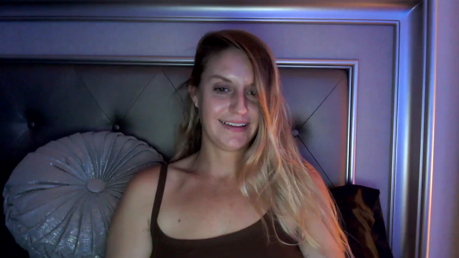 Gallery image thumbnail from Ca_ndi's myfreecams stream on, 09/17/2023, 18:38 image 14 of 20