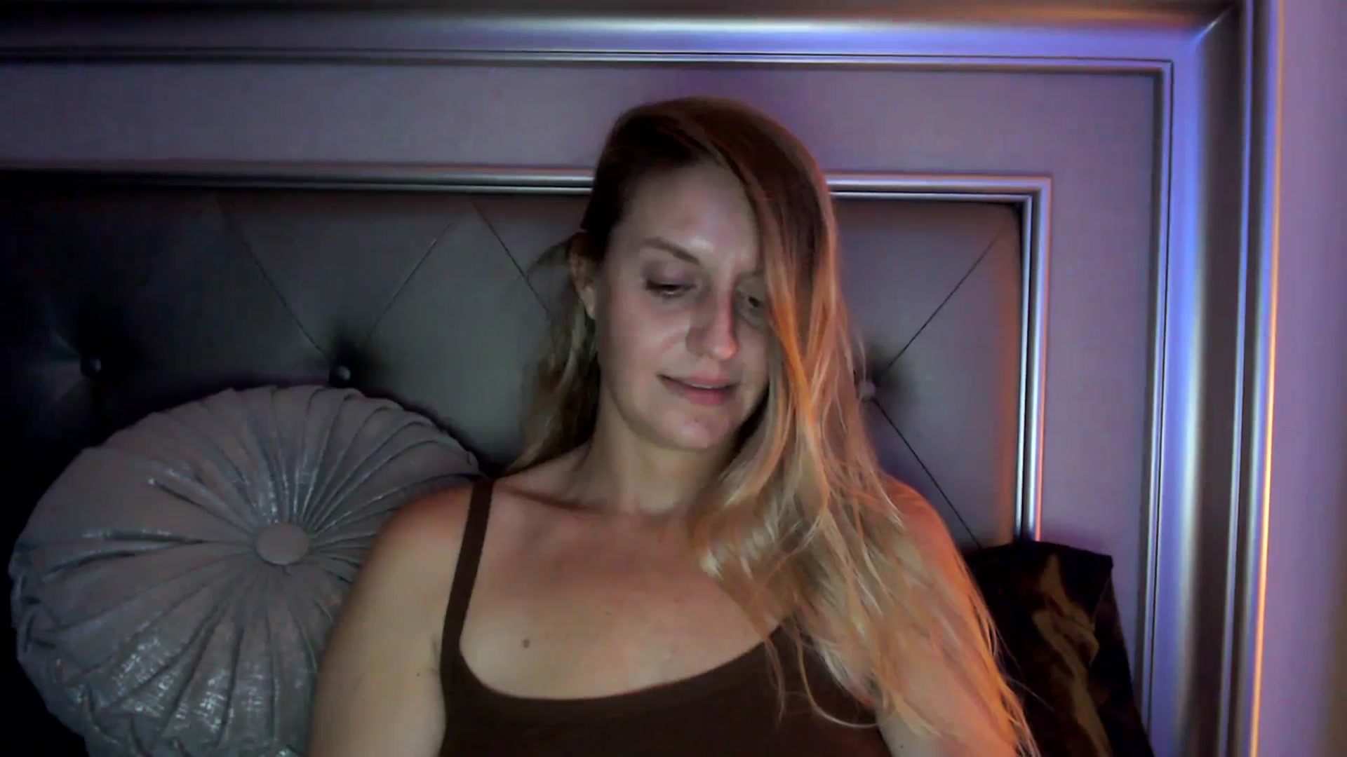 Gallery image thumbnail from Ca_ndi's myfreecams stream on, 09/17/2023, 18:38 image 16 of 20