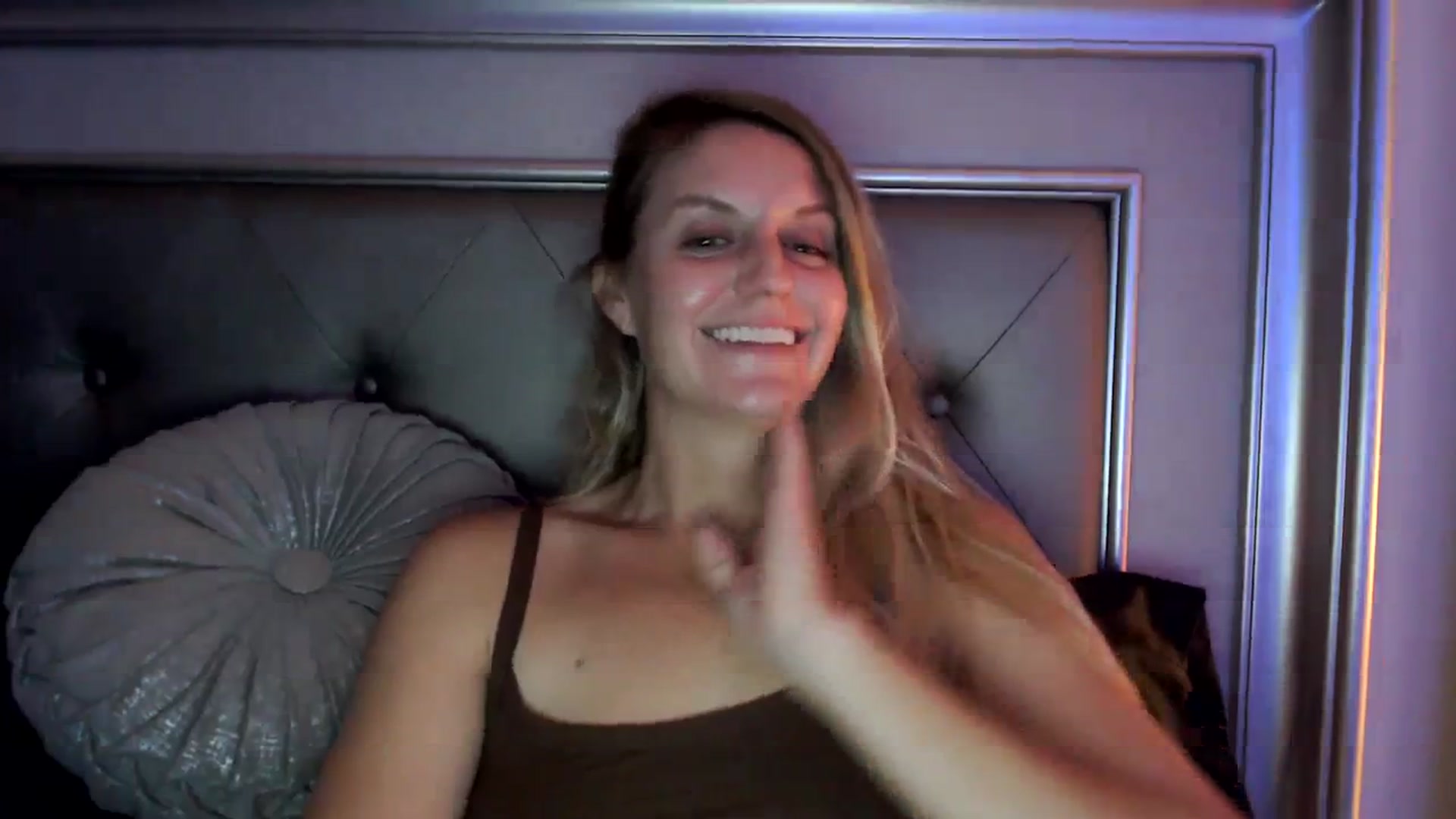 Gallery image thumbnail from Ca_ndi's myfreecams stream on, 09/17/2023, 18:38 image 18 of 20