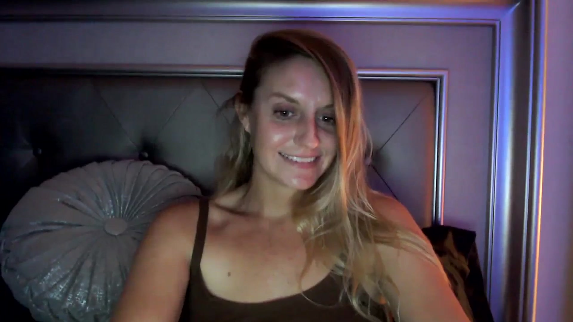 Gallery image thumbnail from Ca_ndi's myfreecams stream on, 09/17/2023, 18:38 image 19 of 20