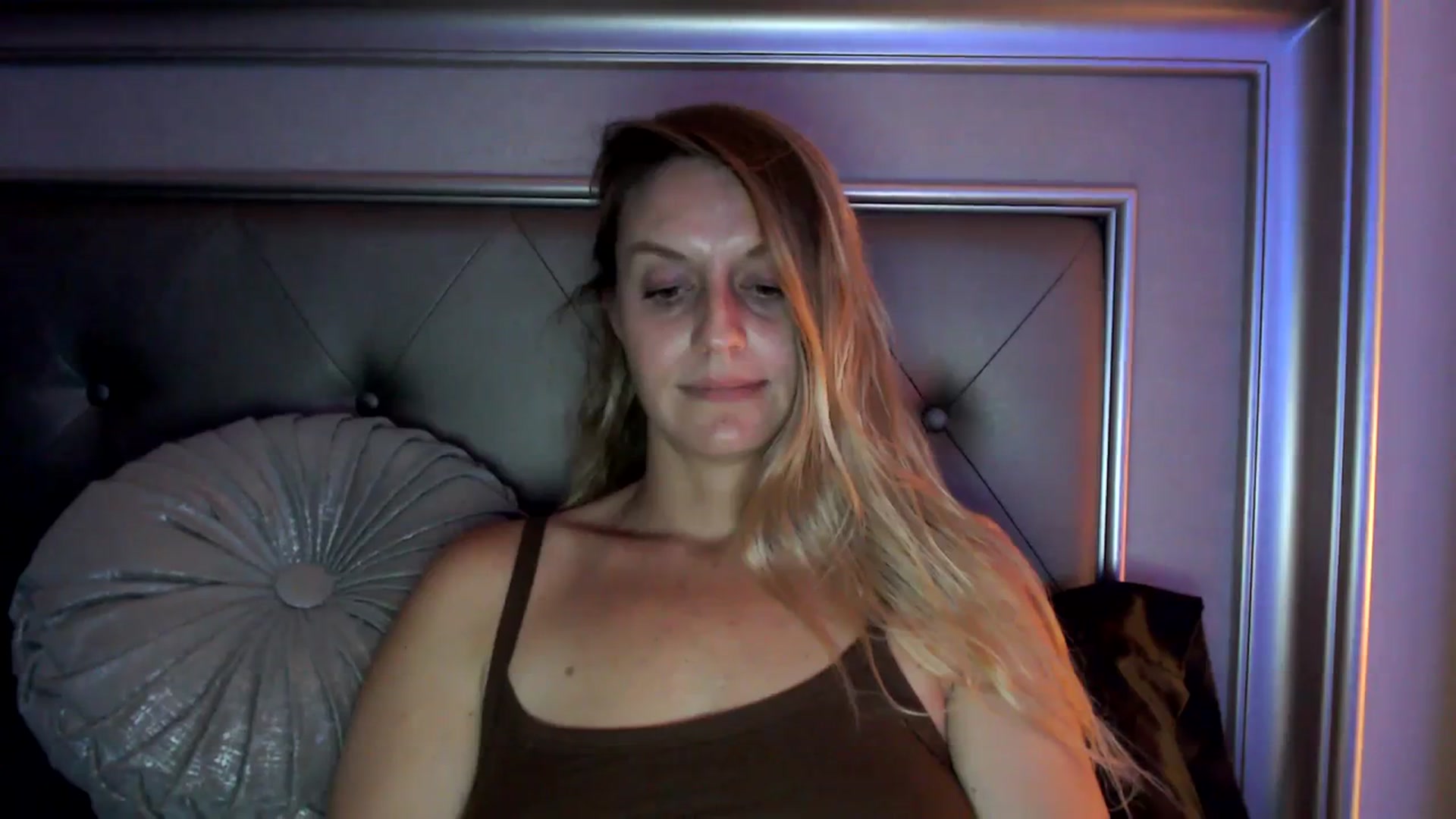 Gallery image thumbnail from Ca_ndi's myfreecams stream on, 09/17/2023, 18:38 image 8 of 20
