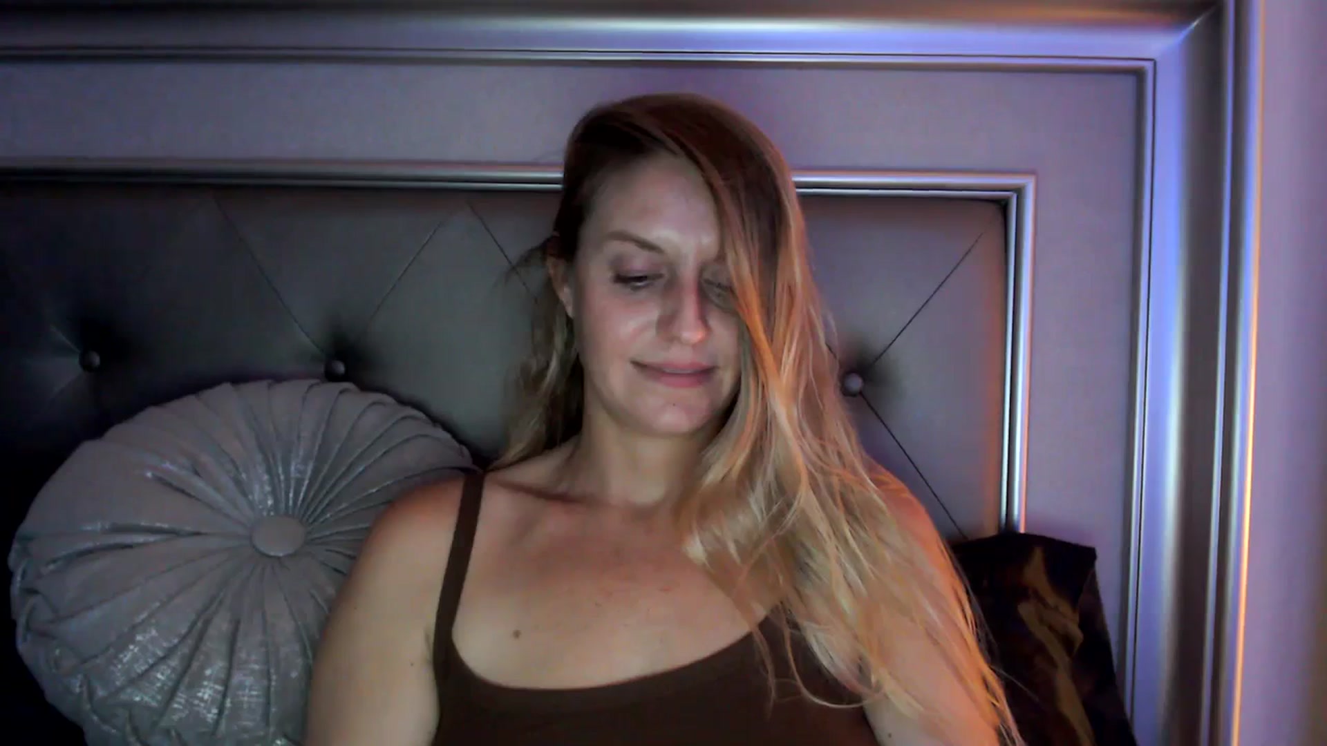 Gallery image thumbnail from Ca_ndi's myfreecams stream on, 09/17/2023, 18:38 image 15 of 20