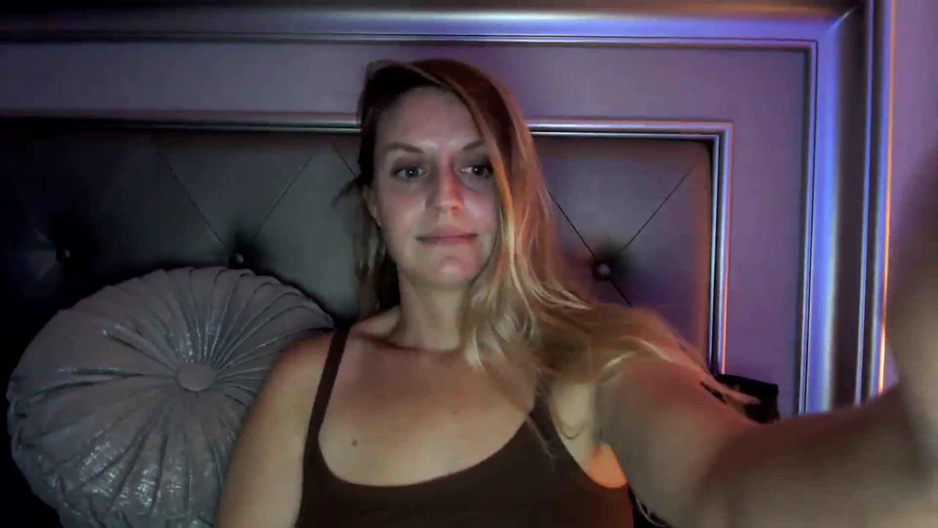 Gallery image thumbnail from Ca_ndi's myfreecams stream on, 09/17/2023, 18:38 image 7 of 20