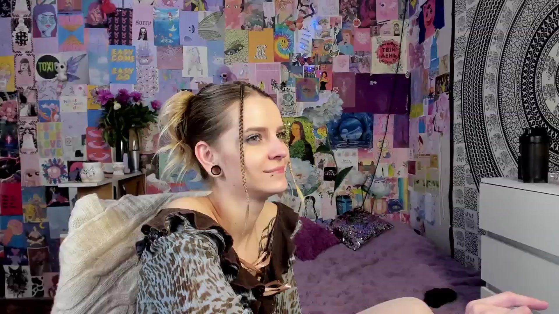 Gallery image thumbnail from Caandy_girl's myfreecams stream on, 06/02/2024, 18:52 image 18 of 20