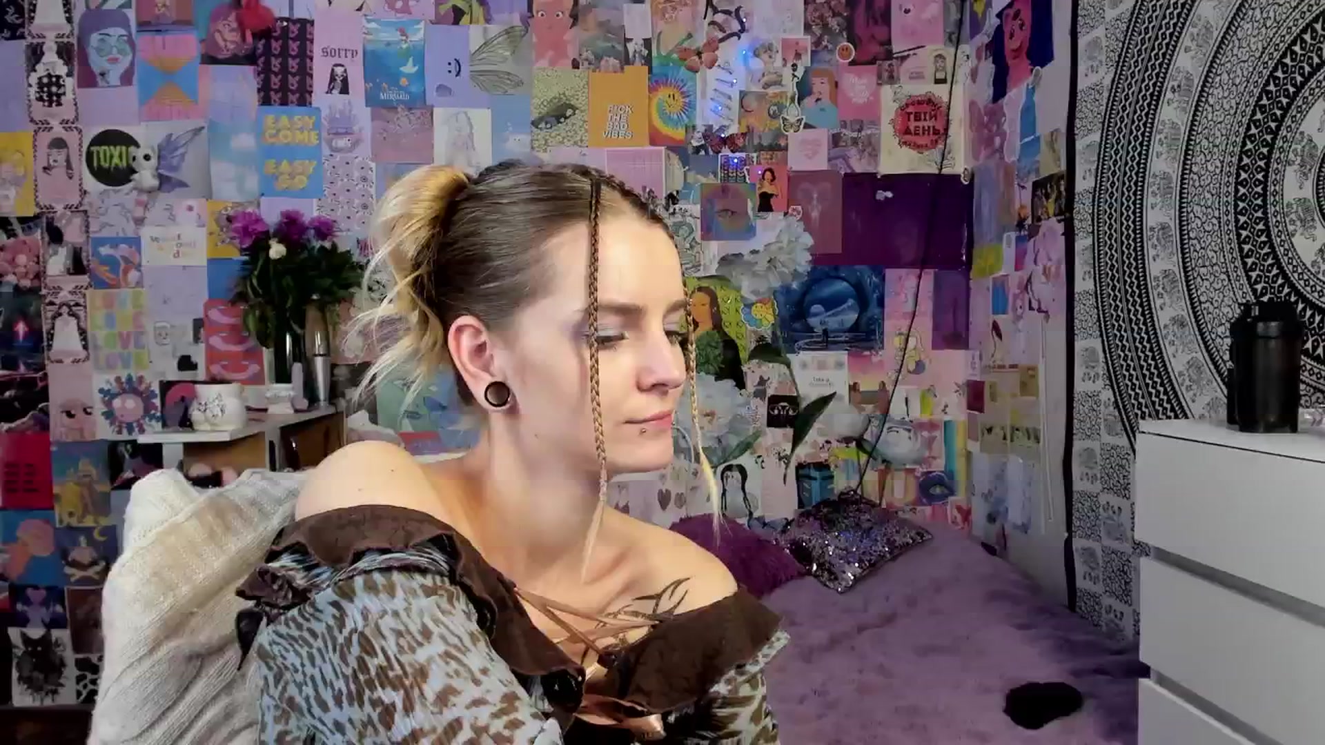 Gallery image thumbnail from Caandy_girl's myfreecams stream on, 06/02/2024, 18:52 image 16 of 20