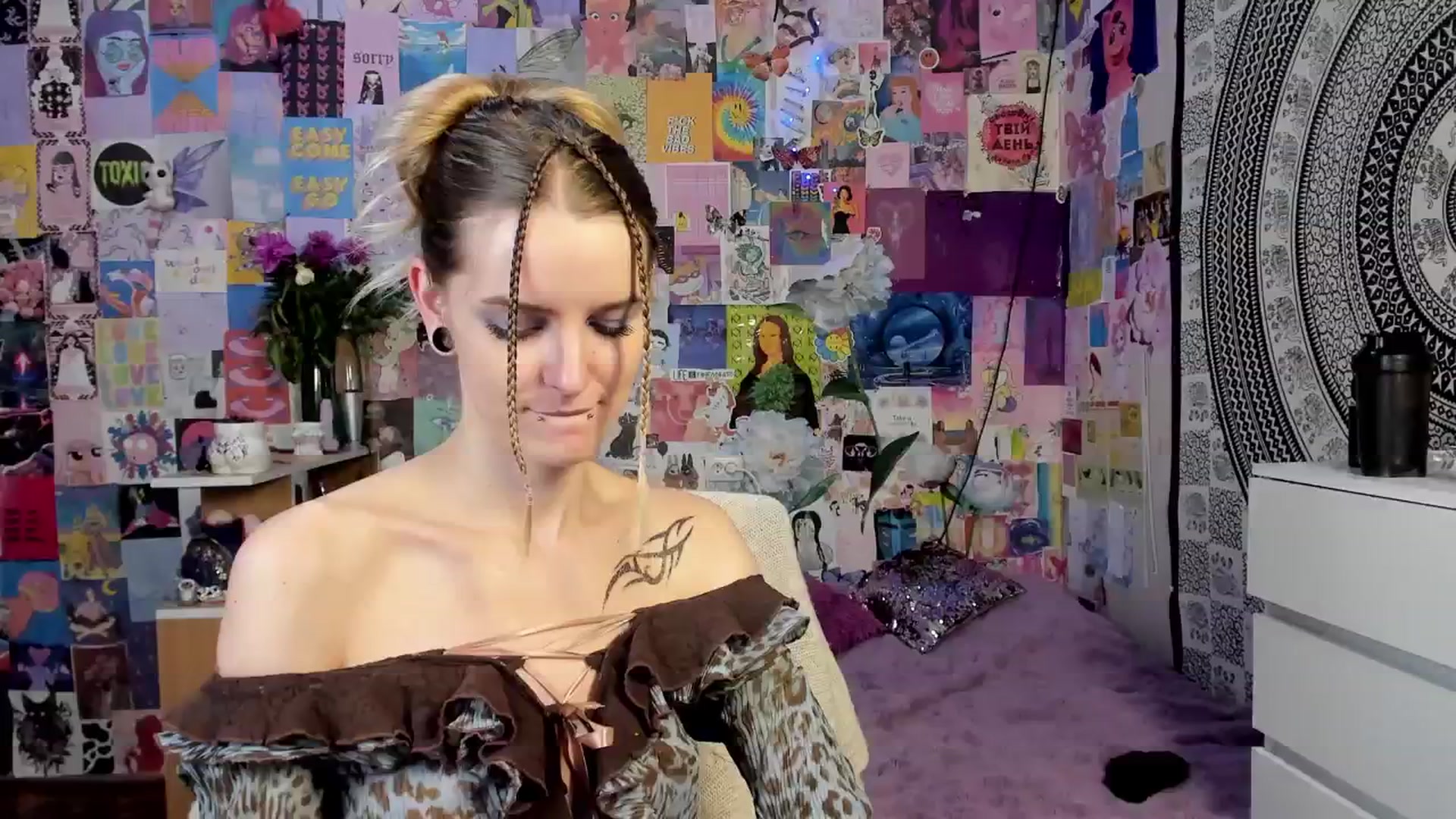 Gallery image thumbnail from Caandy_girl's myfreecams stream on, 06/02/2024, 18:52 image 12 of 20