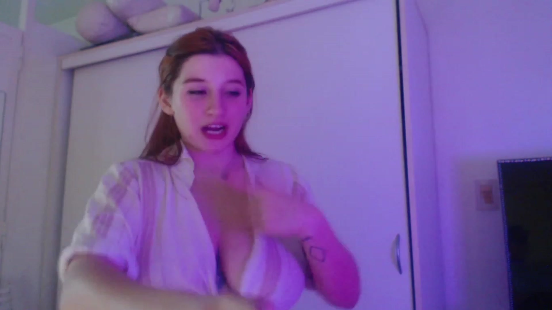 Gallery image thumbnail from Cabaret_Panda's myfreecams stream on, 12/17/2022, 09:45 image 19 of 20