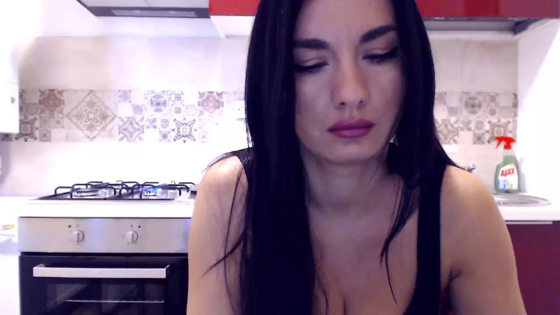 Gallery image thumbnail from CaffeeLatte's myfreecams stream on, 12/15/2023, 07:46 image 18 of 20