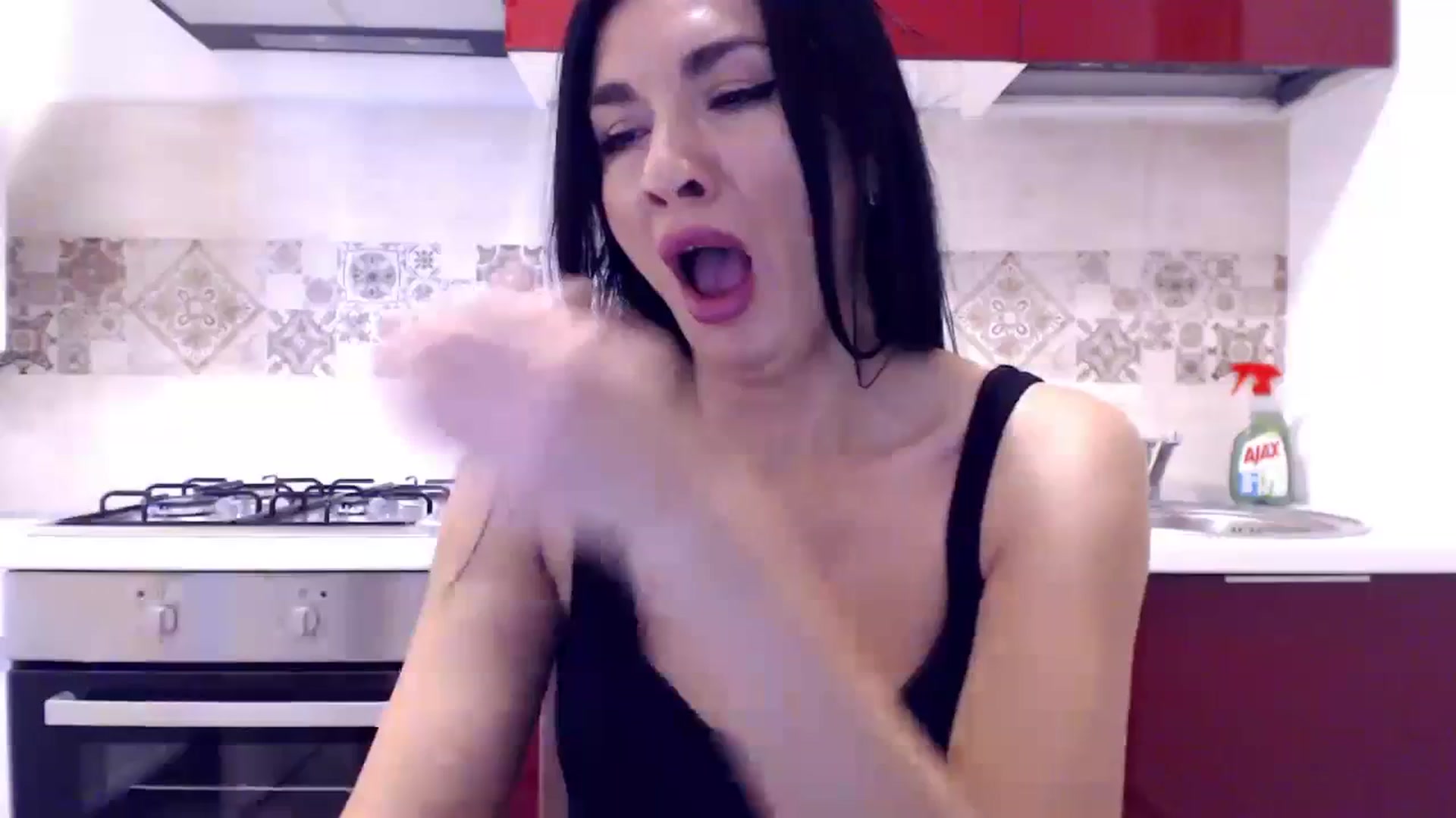 Gallery image thumbnail from CaffeeLatte's myfreecams stream on, 12/15/2023, 07:46 image 1 of 20
