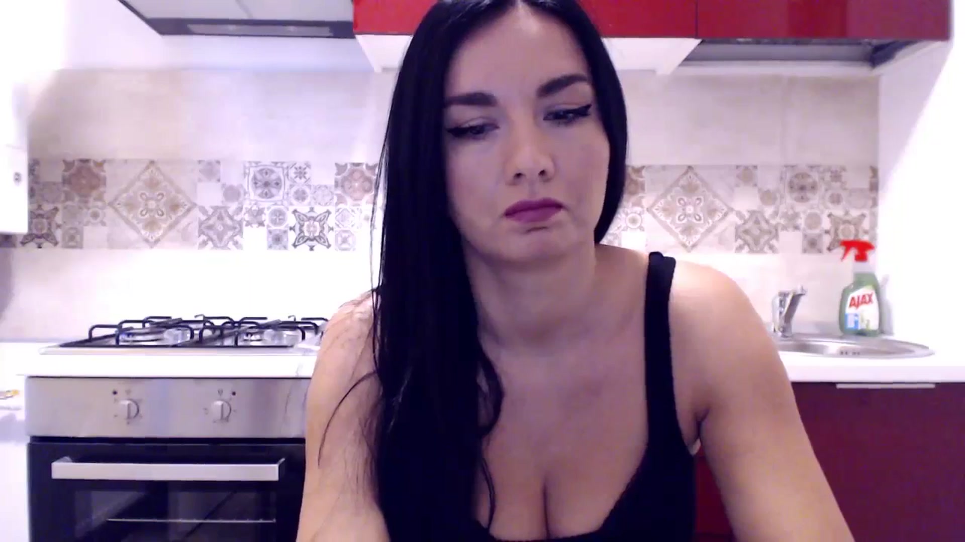 Gallery image thumbnail from CaffeeLatte's myfreecams stream on, 12/15/2023, 07:46 image 12 of 20