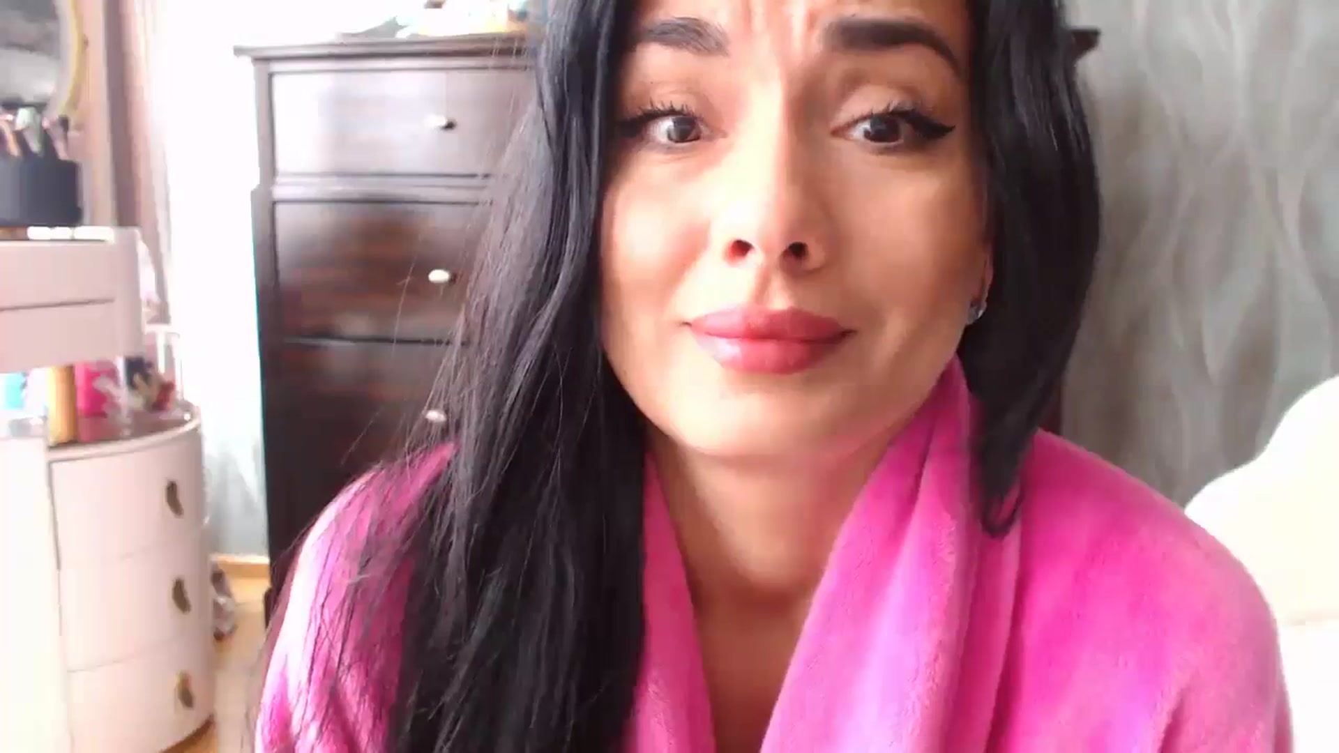 Gallery image thumbnail from CaffeeLatte's myfreecams stream on, 05/17/2024, 06:57 image 10 of 20
