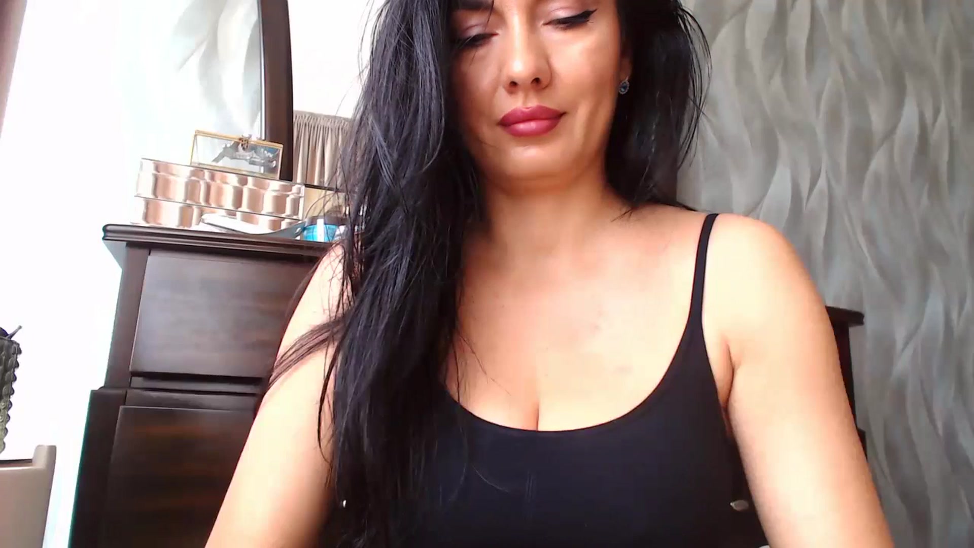 Gallery image thumbnail from CaffeeLatte's myfreecams stream on, 05/18/2024, 07:20 image 6 of 20