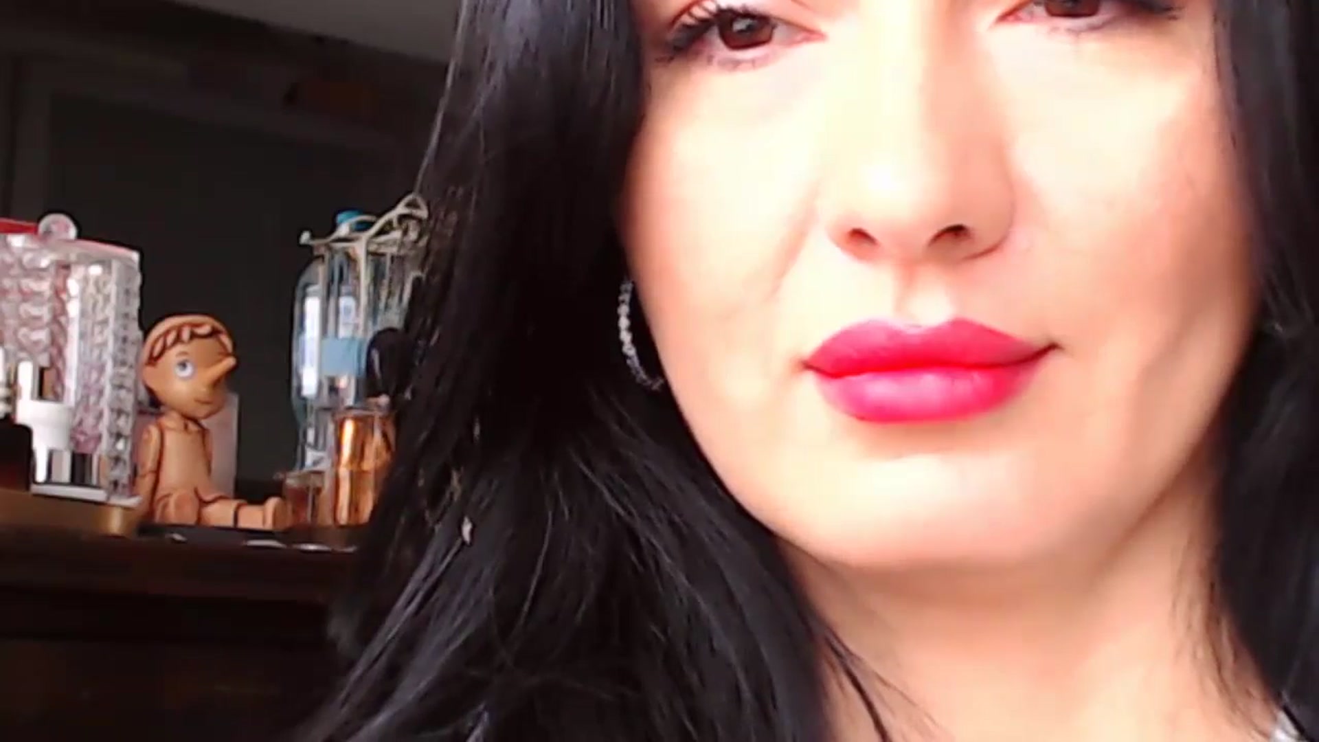 Gallery image thumbnail from CaffeeLatte's myfreecams stream on, 05/19/2024, 07:26 image 16 of 20