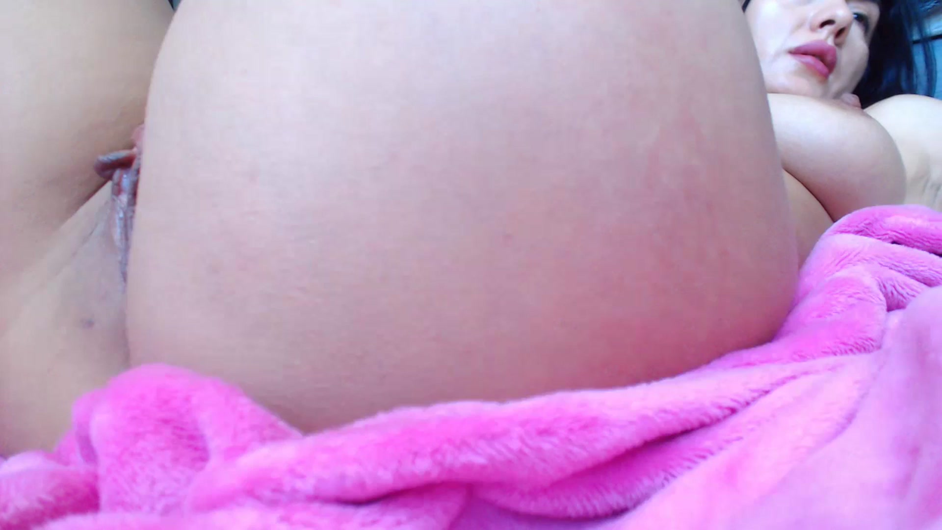 Gallery image thumbnail from CaffeeLatte's myfreecams stream on, 05/25/2024, 06:52 image 17 of 20