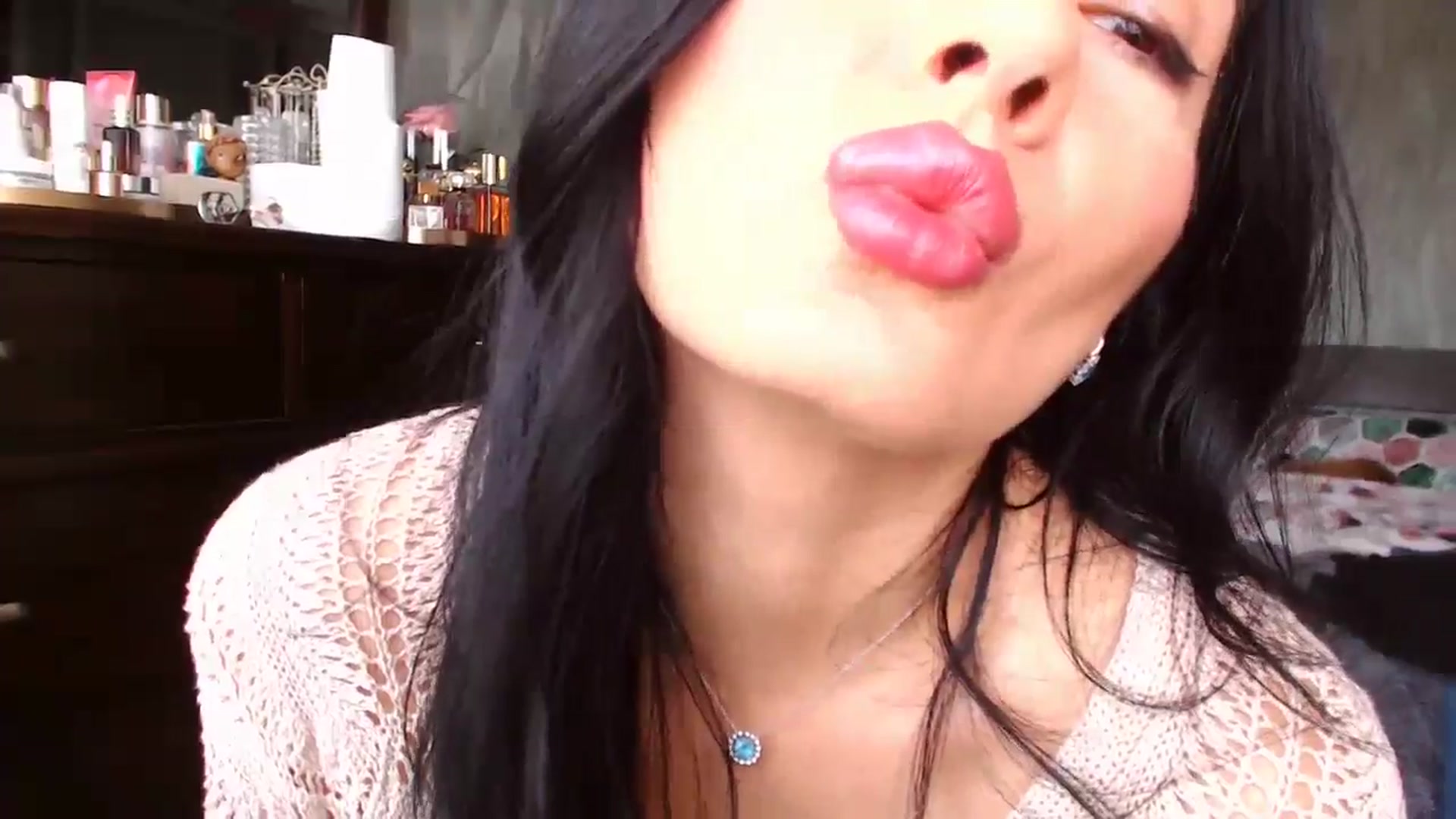 Gallery image thumbnail from CaffeeLatte's myfreecams stream on, 05/30/2024, 06:18 image 12 of 20