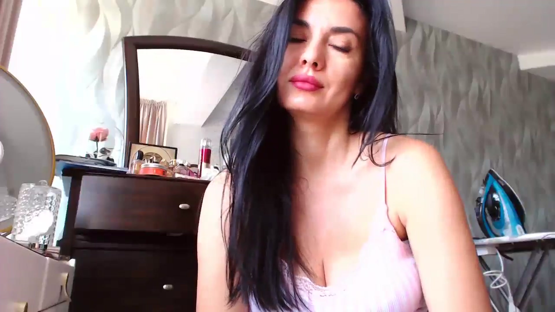 Gallery image thumbnail from CaffeeLatte's myfreecams stream on, 06/24/2024, 06:37 image 13 of 20