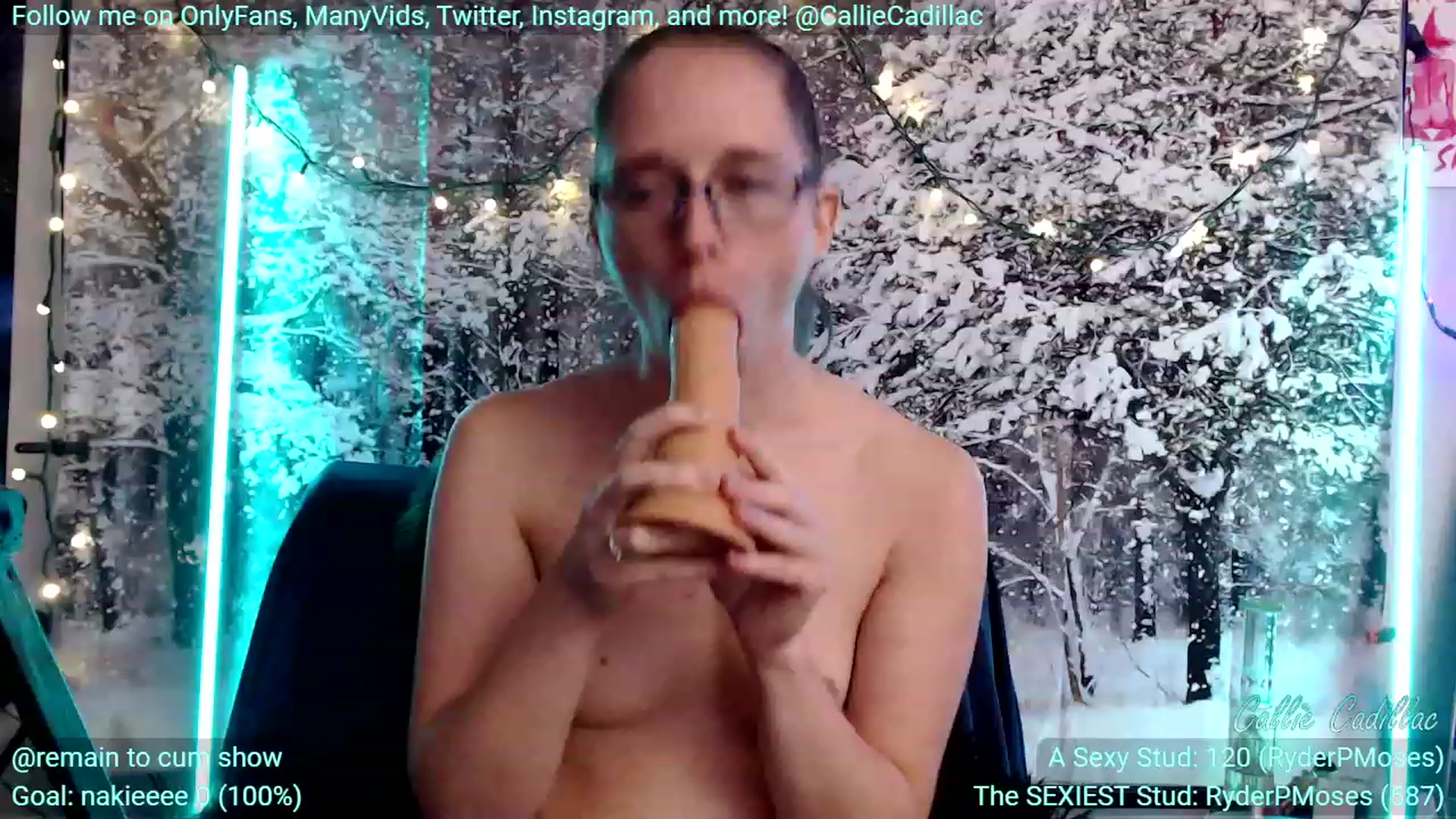 Gallery image thumbnail from CaliCadillac's myfreecams stream on, 12/18/2022, 14:55 image 12 of 20