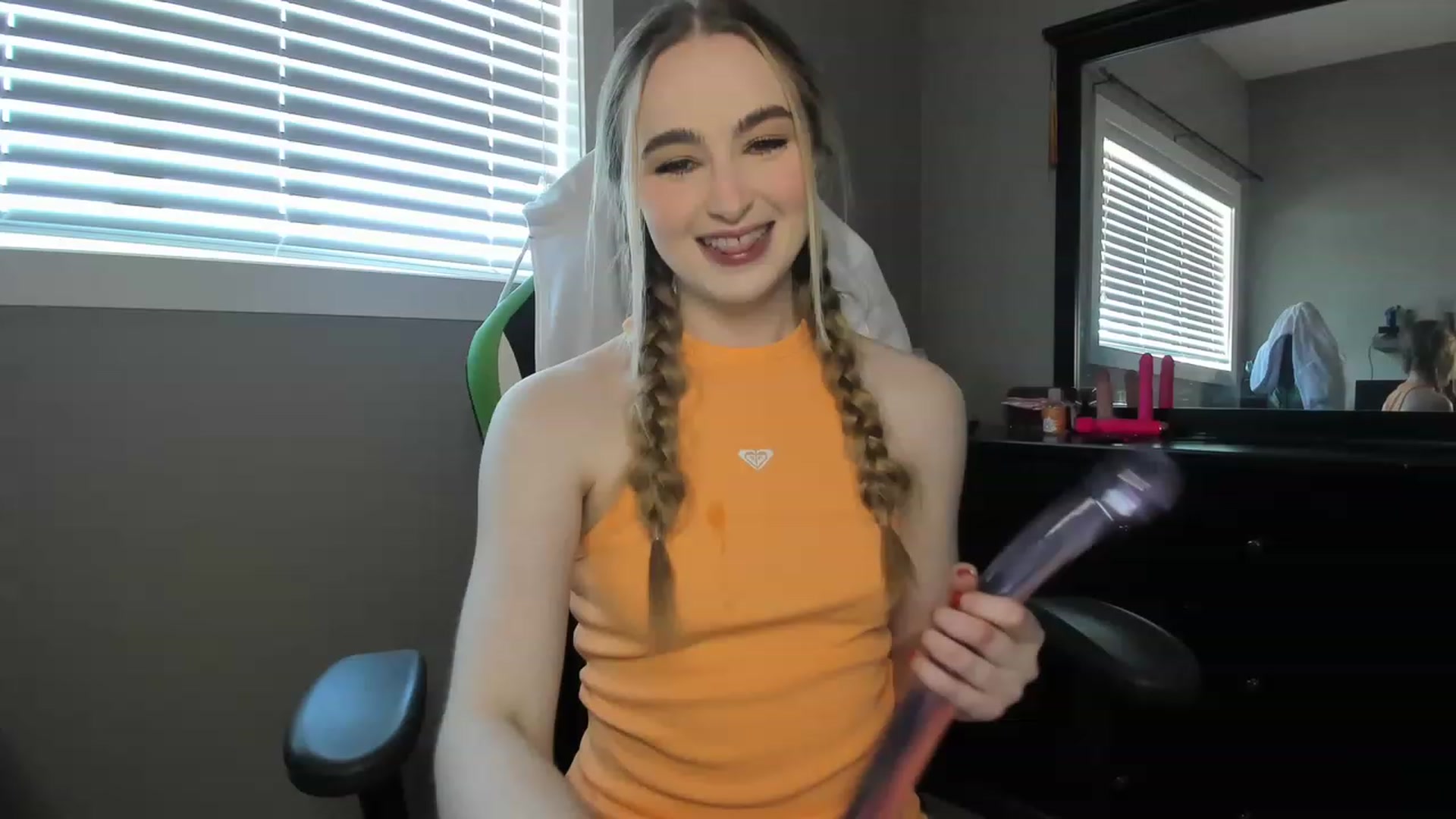 Gallery image thumbnail from CaliFleur's myfreecams stream on, 05/01/2023, 17:26 image 17 of 20