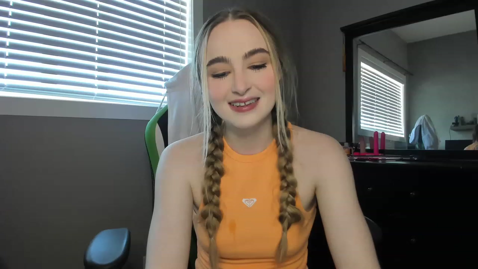 Gallery image thumbnail from CaliFleur's myfreecams stream on, 05/01/2023, 17:26 image 18 of 20