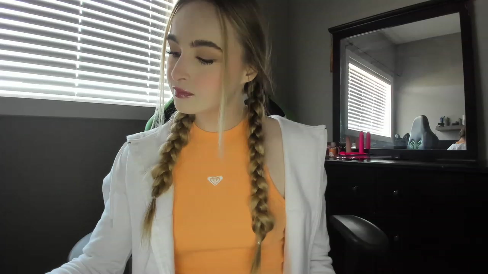 Gallery image thumbnail from CaliFleur's myfreecams stream on, 05/01/2023, 17:26 image 2 of 20