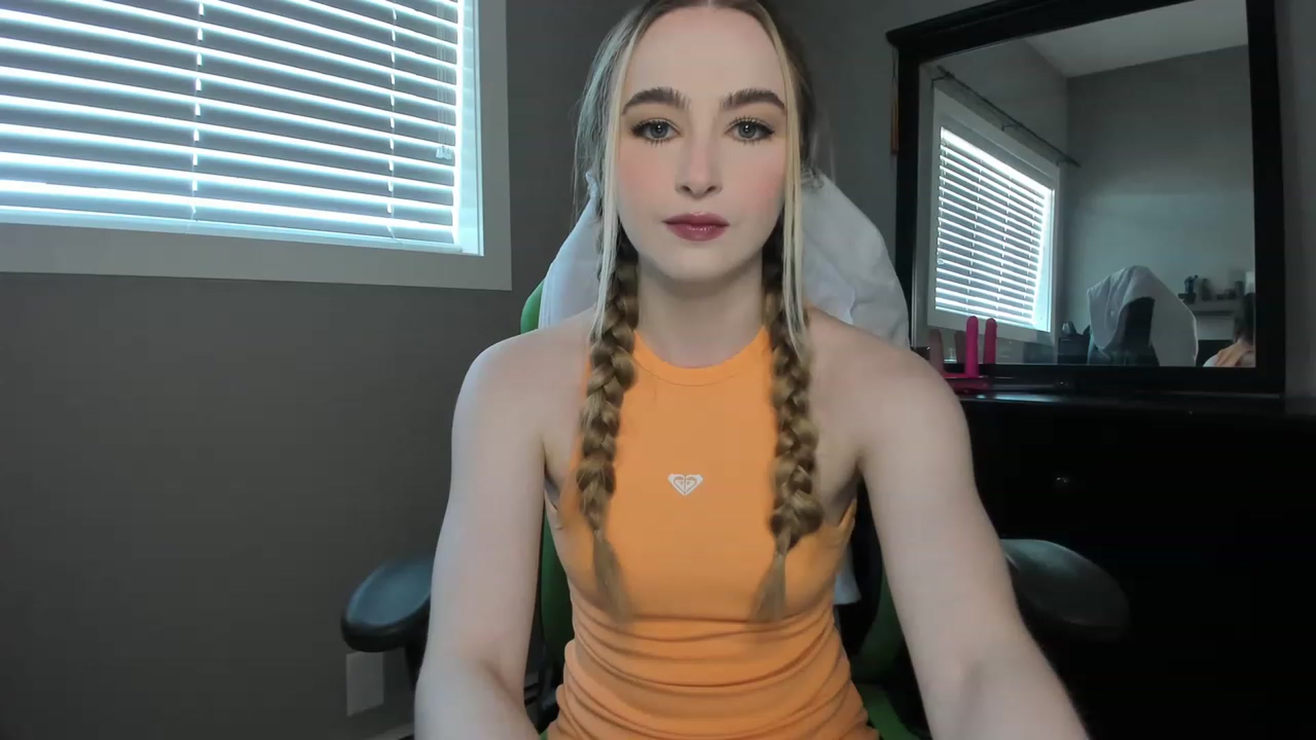 Gallery image thumbnail from CaliFleur's myfreecams stream on, 05/01/2023, 17:26 image 5 of 20