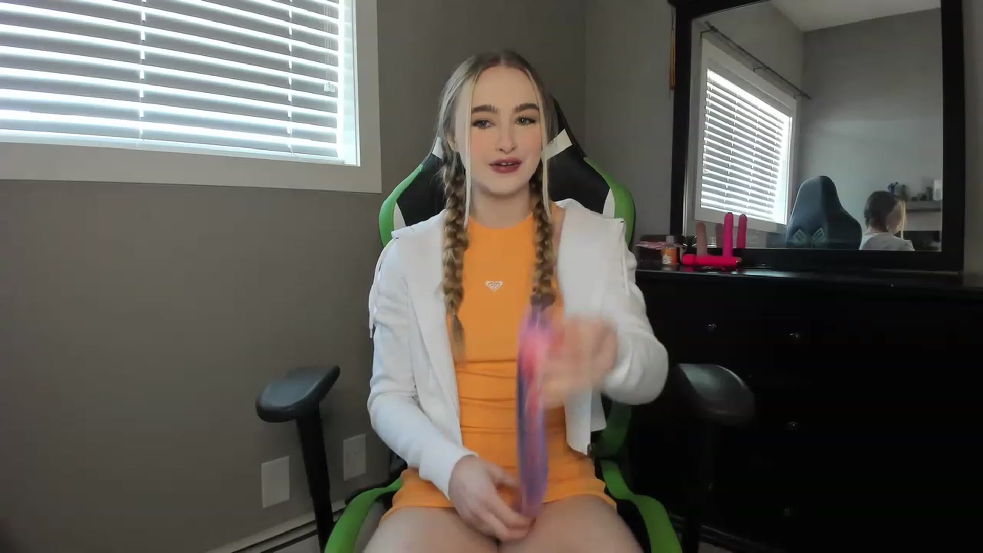 Gallery image thumbnail from CaliFleur's myfreecams stream on, 05/01/2023, 17:26 image 3 of 20