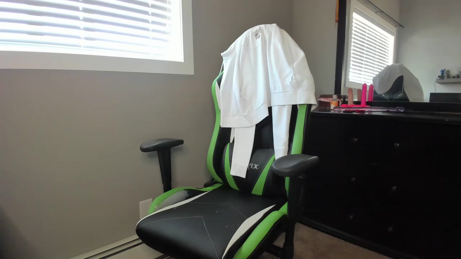 Gallery image thumbnail from CaliFleur's myfreecams stream on, 05/01/2023, 17:26 image 19 of 20