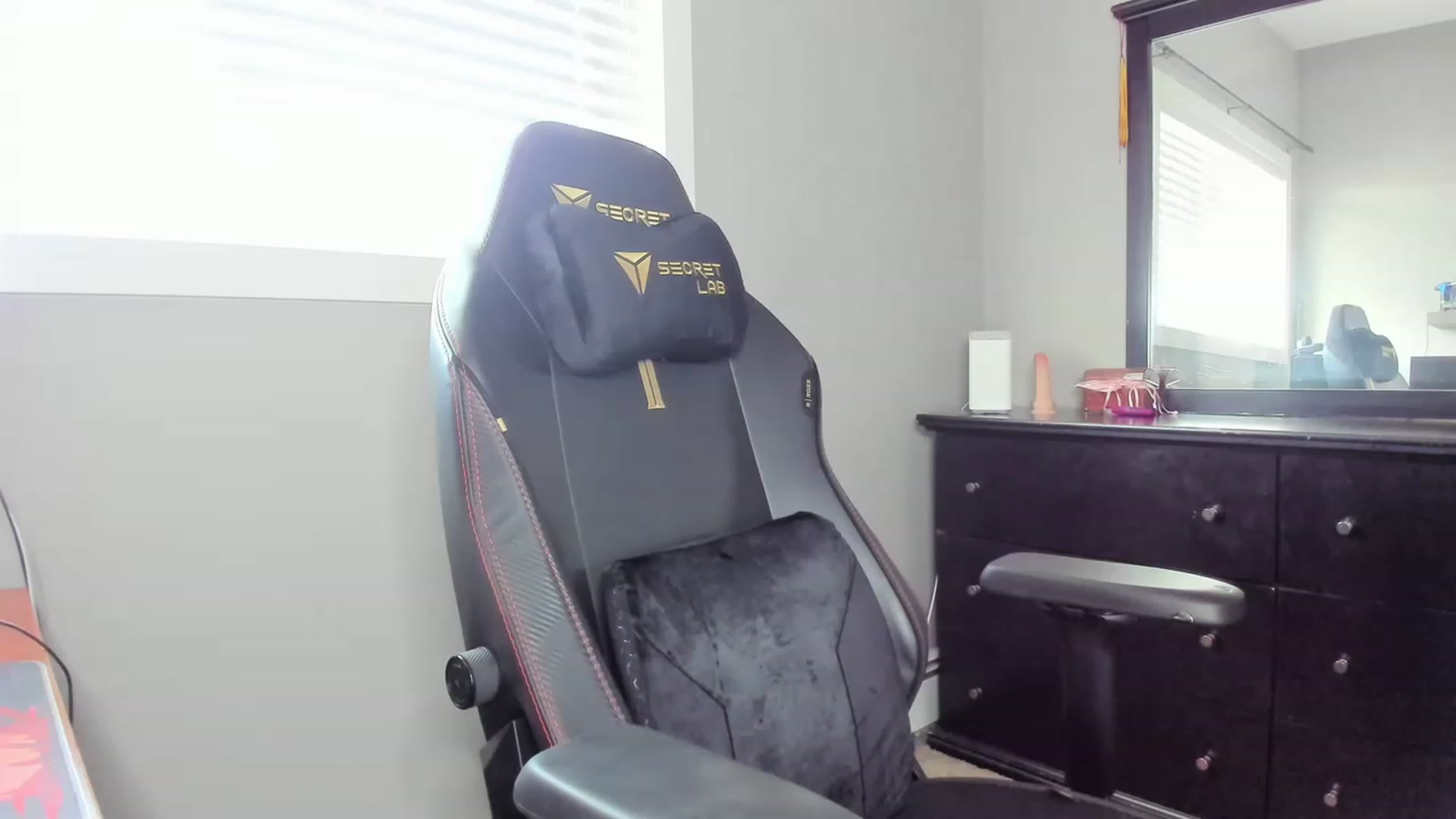 Gallery image thumbnail from CaliFleur's myfreecams stream on, 06/05/2023, 16:01 image 18 of 20