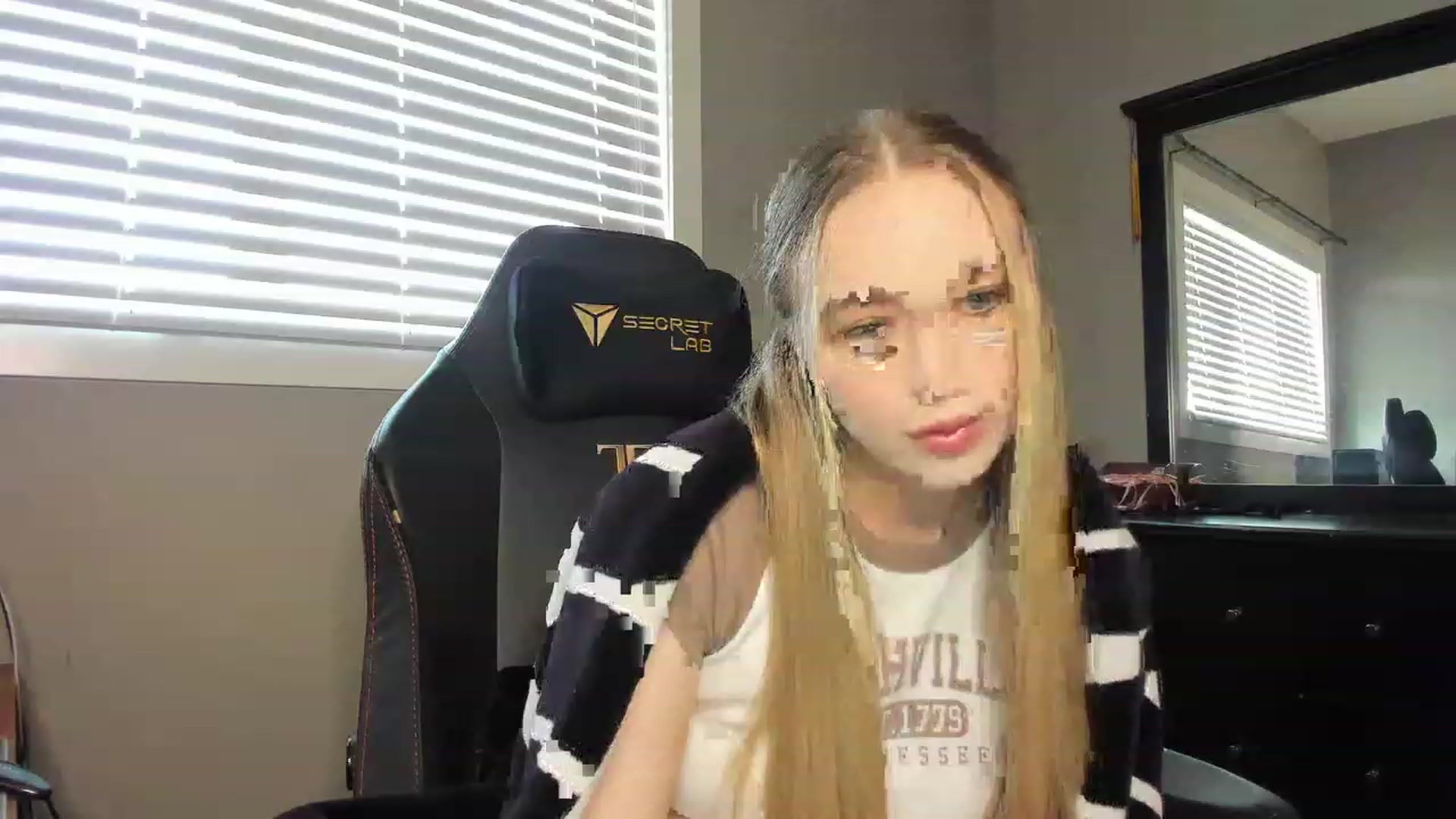 Gallery image thumbnail from CaliFleur's myfreecams stream on, 06/08/2023, 16:07 image 8 of 20