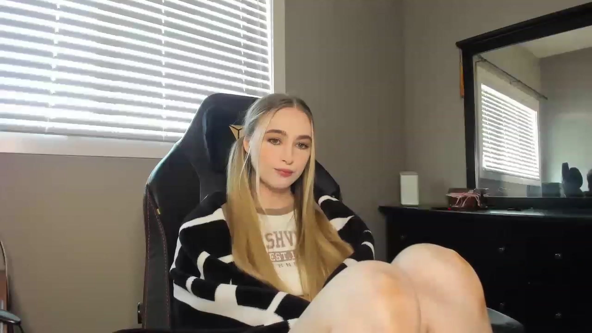Gallery image thumbnail from CaliFleur's myfreecams stream on, 06/08/2023, 16:07 image 12 of 20
