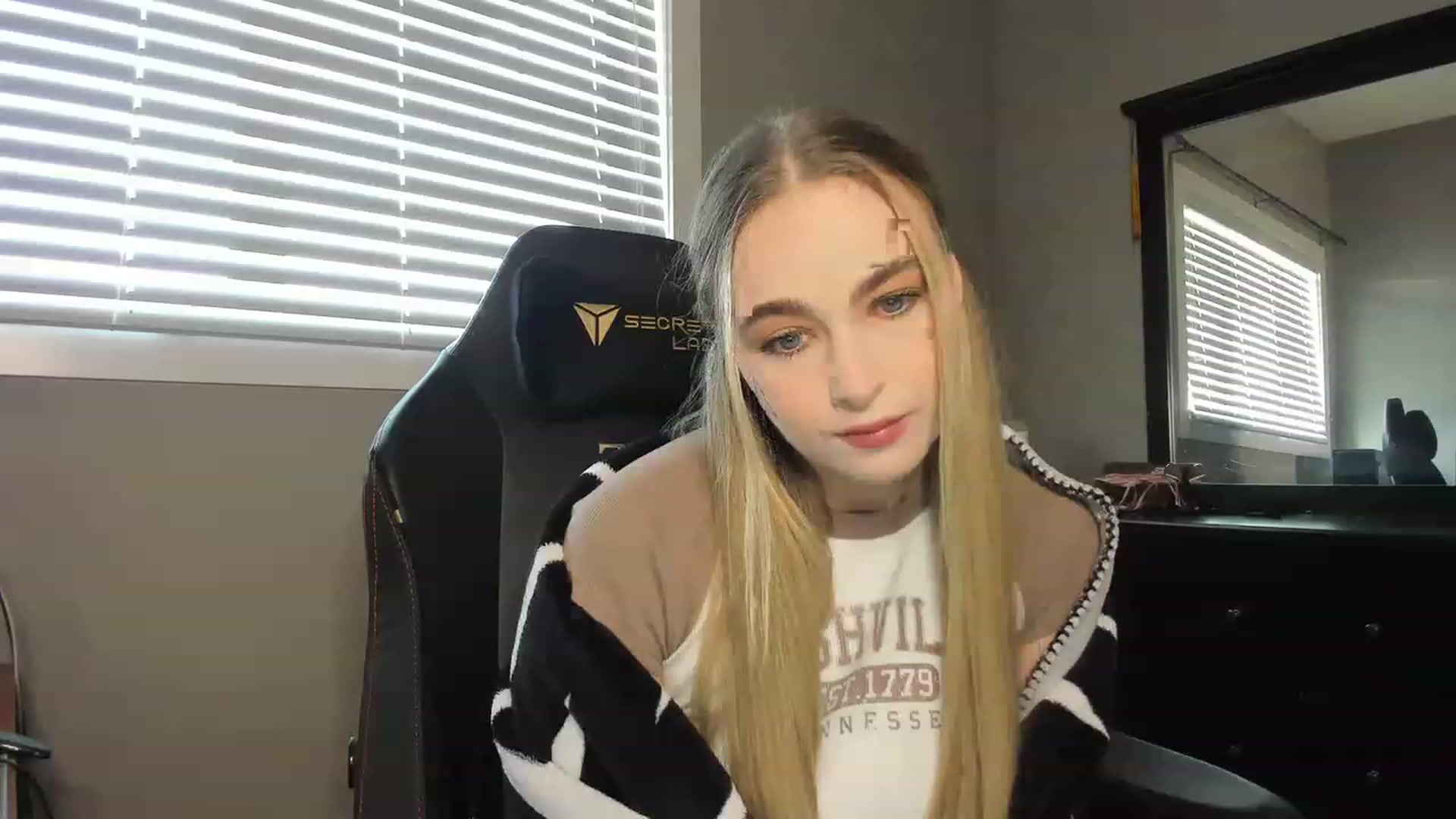 Gallery image thumbnail from CaliFleur's myfreecams stream on, 06/08/2023, 16:07 image 1 of 20