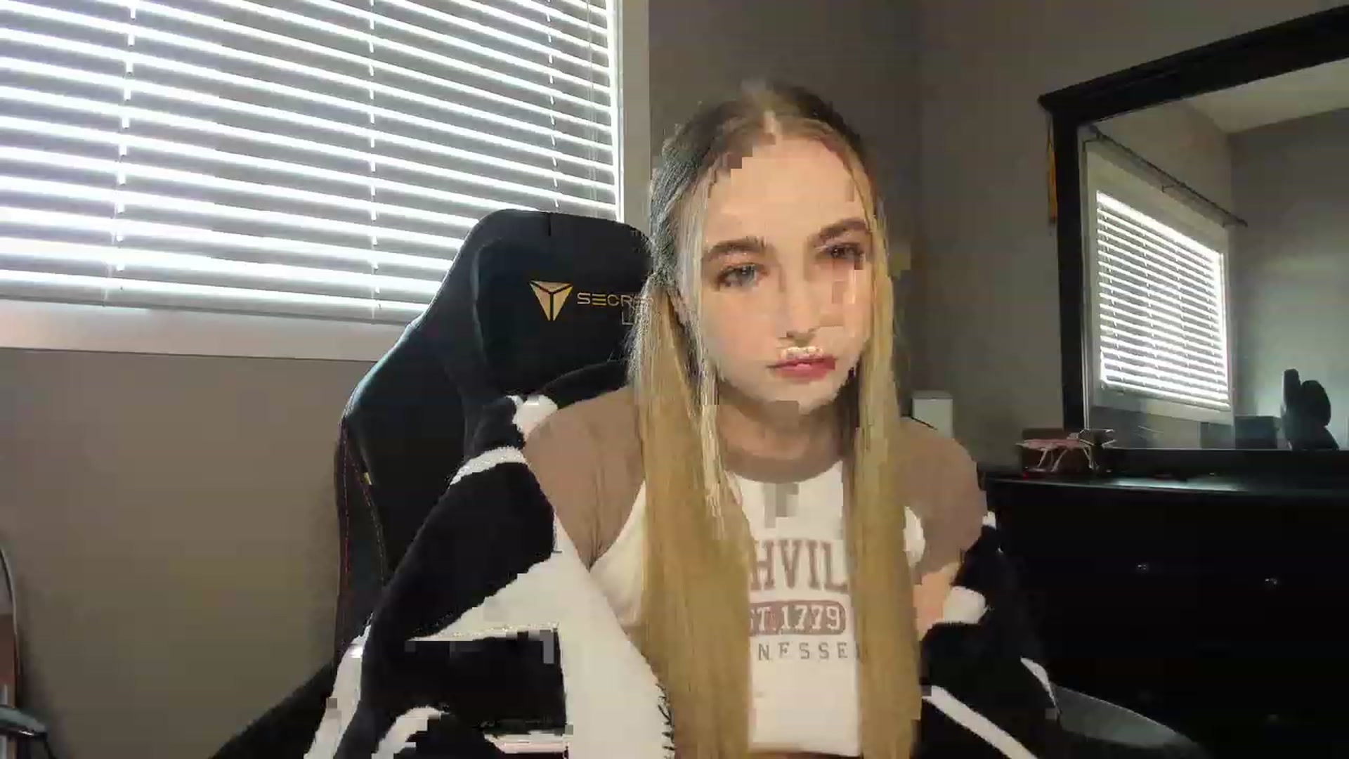 Gallery image thumbnail from CaliFleur's myfreecams stream on, 06/08/2023, 16:07 image 4 of 20