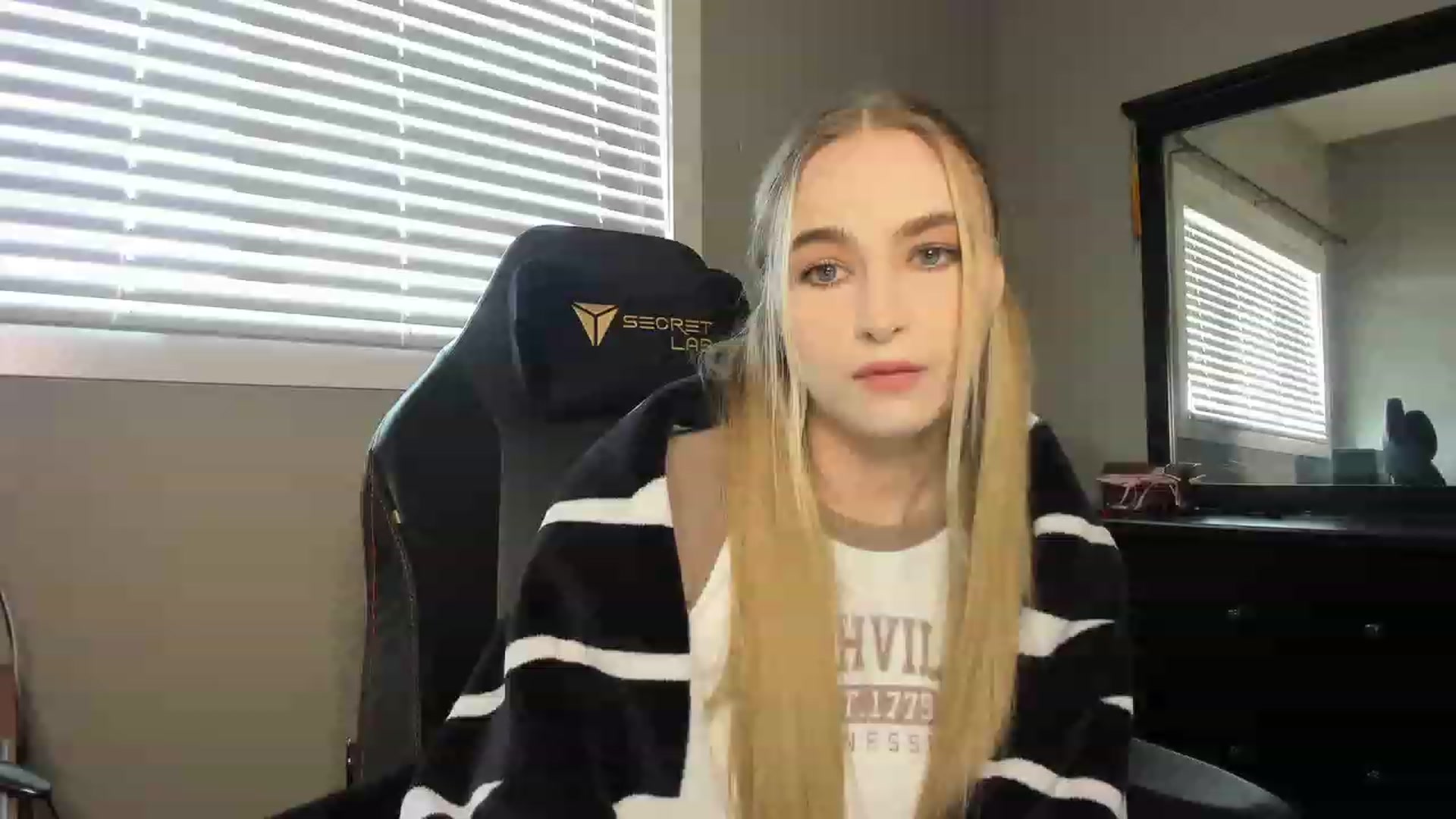 Gallery image thumbnail from CaliFleur's myfreecams stream on, 06/08/2023, 16:07 image 10 of 20