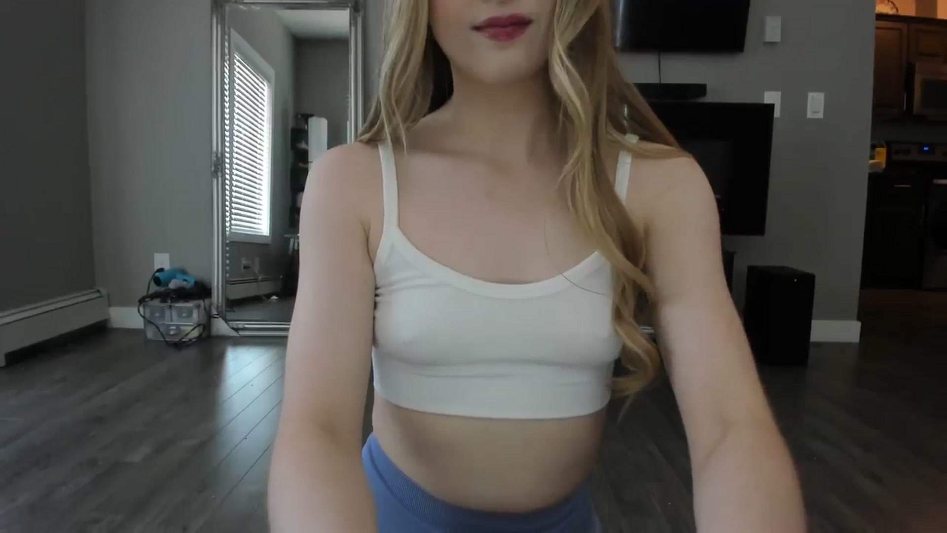 Gallery image thumbnail from CaliFleur's myfreecams stream on, 07/24/2023, 18:30 image 9 of 20