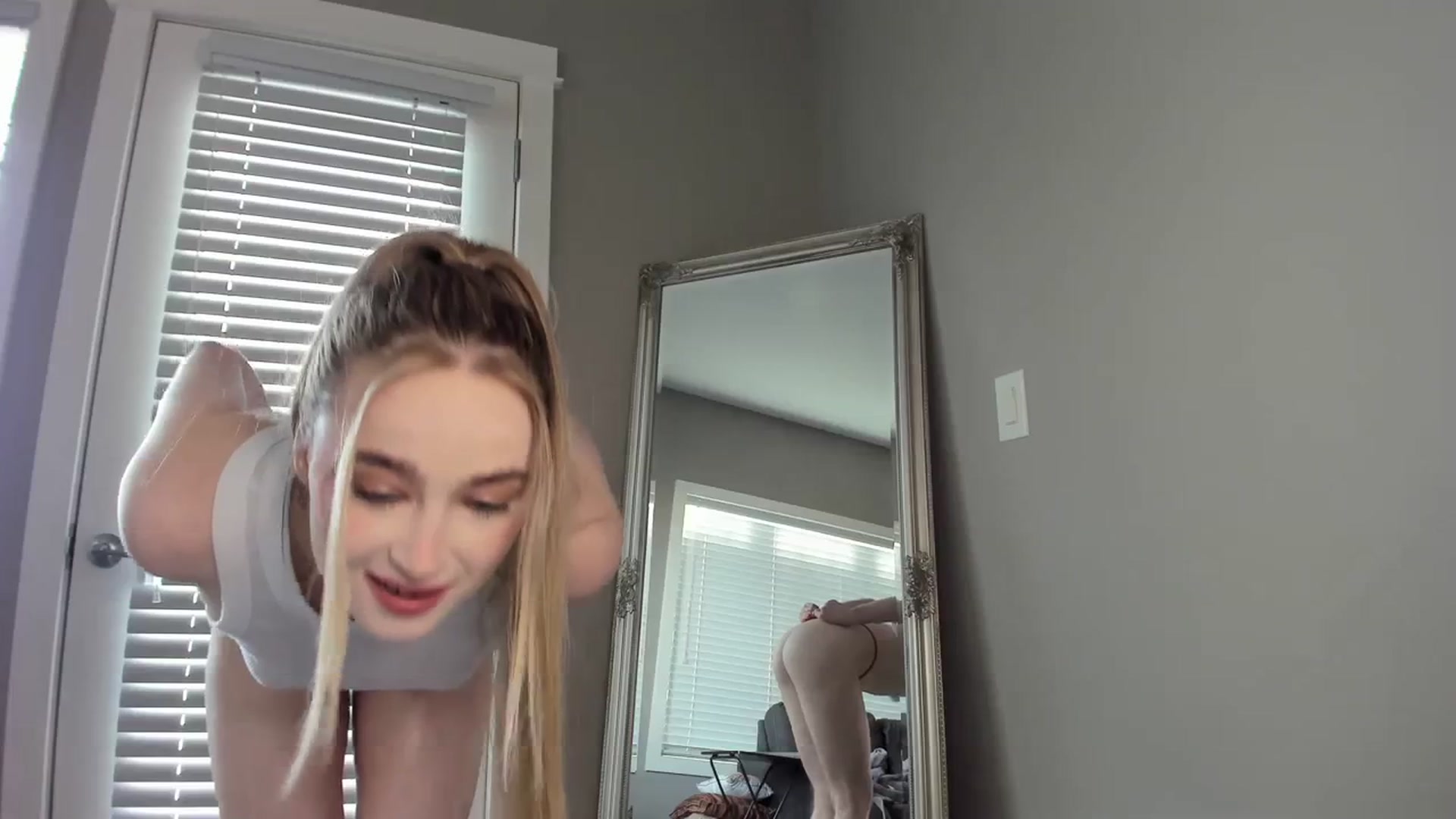 Gallery image thumbnail from CaliFleur's myfreecams stream on, 10/18/2023, 20:57 image 5 of 20