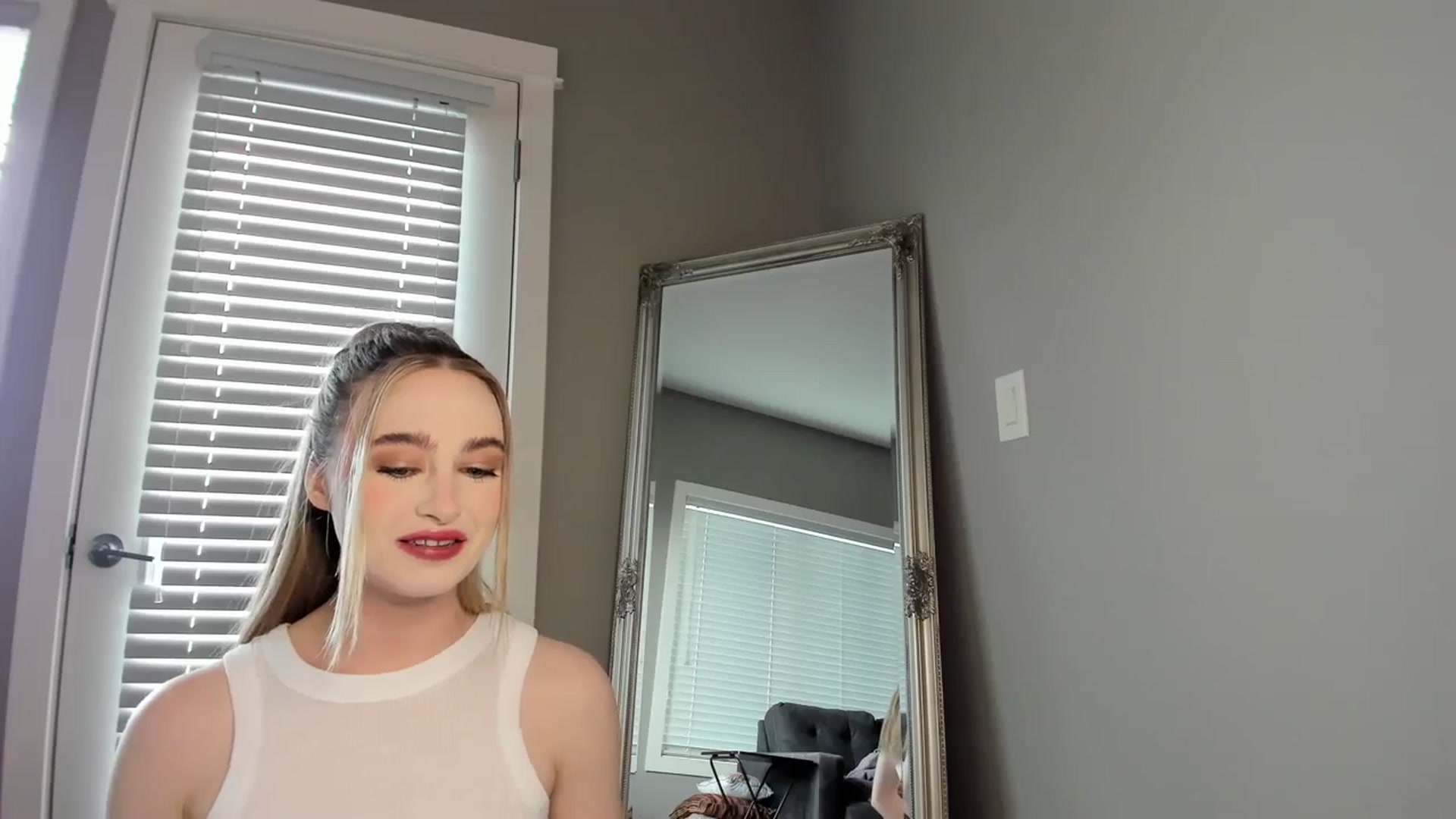Gallery image thumbnail from CaliFleur's myfreecams stream on, 10/18/2023, 20:57 image 13 of 20