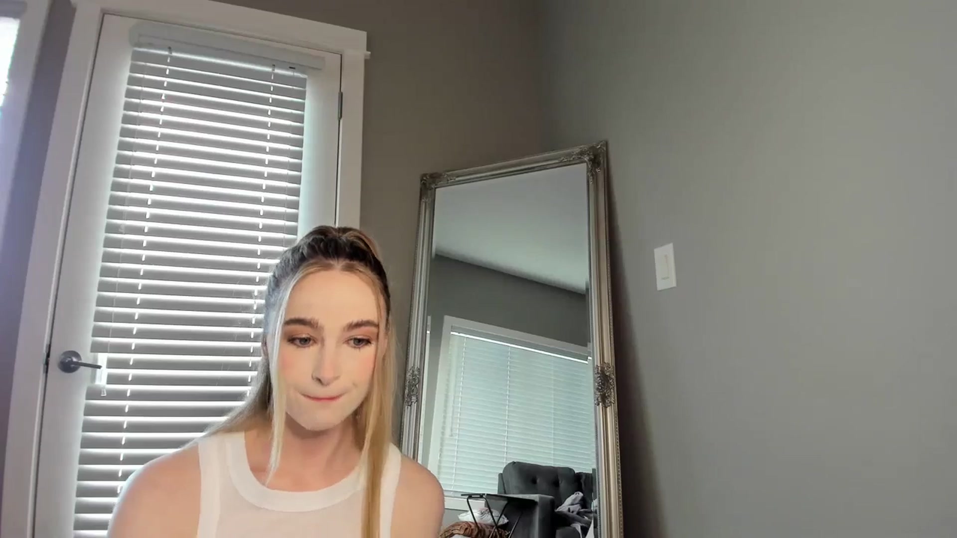 Gallery image thumbnail from CaliFleur's myfreecams stream on, 10/18/2023, 20:57 image 18 of 20