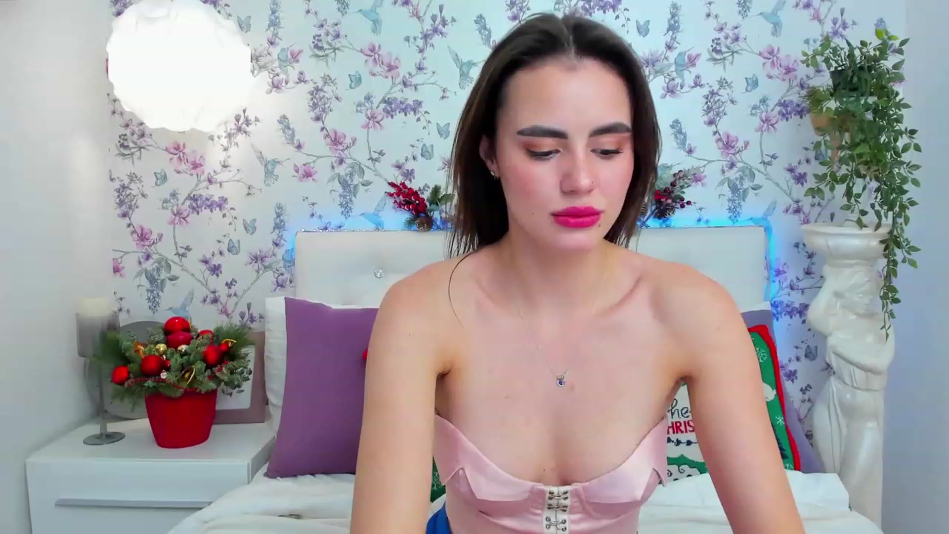 Gallery image thumbnail from CaliMoon's myfreecams stream on, 12/16/2023, 19:04 image 7 of 20