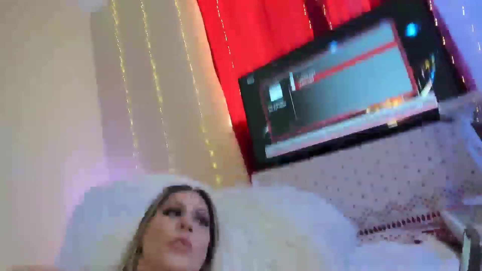 Gallery image thumbnail from CaliPassion's myfreecams stream on, 12/09/2022, 22:46 image 14 of 20