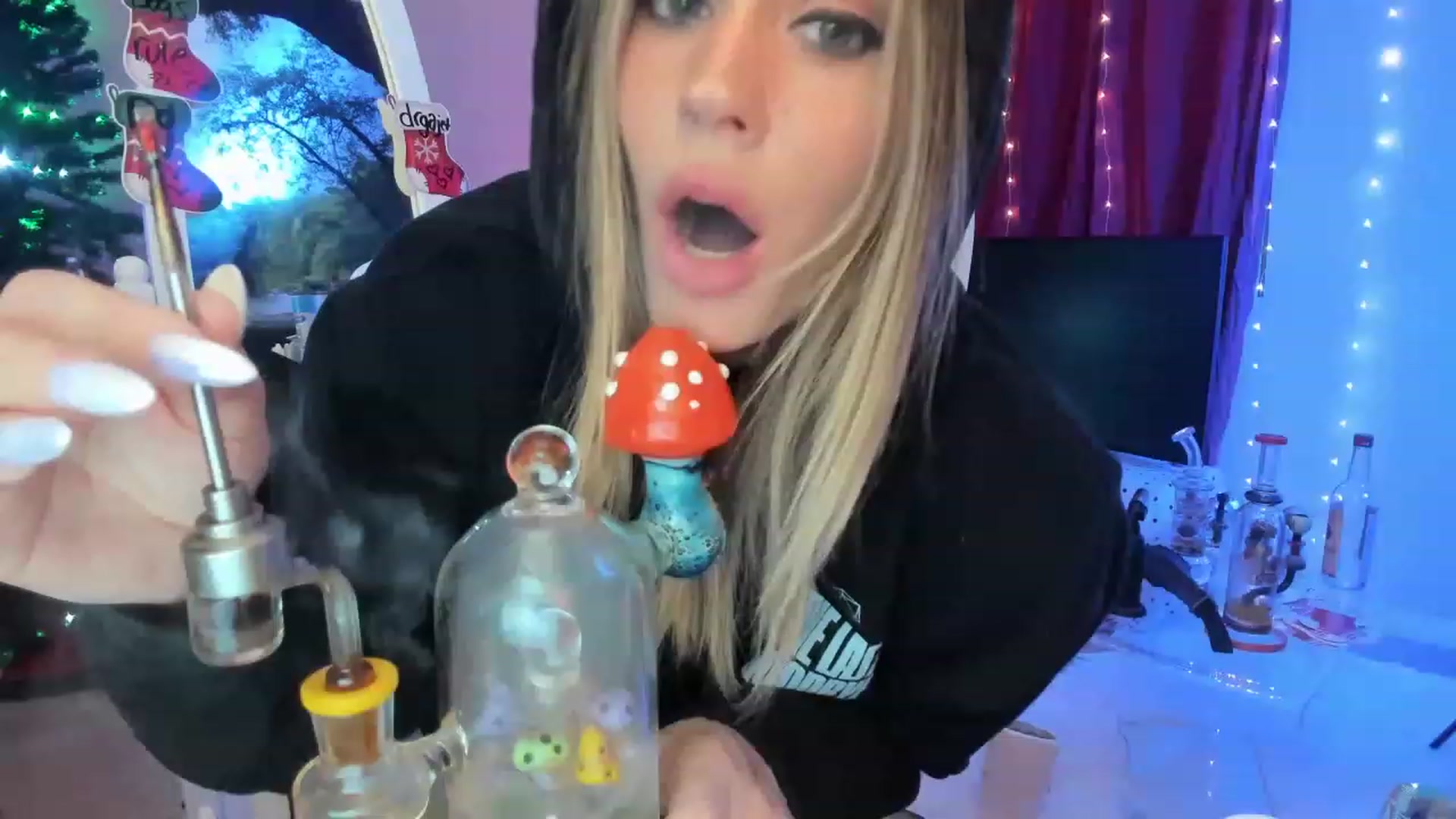 Gallery image thumbnail from CaliPassion's myfreecams stream on, 12/22/2022, 02:07 image 19 of 20
