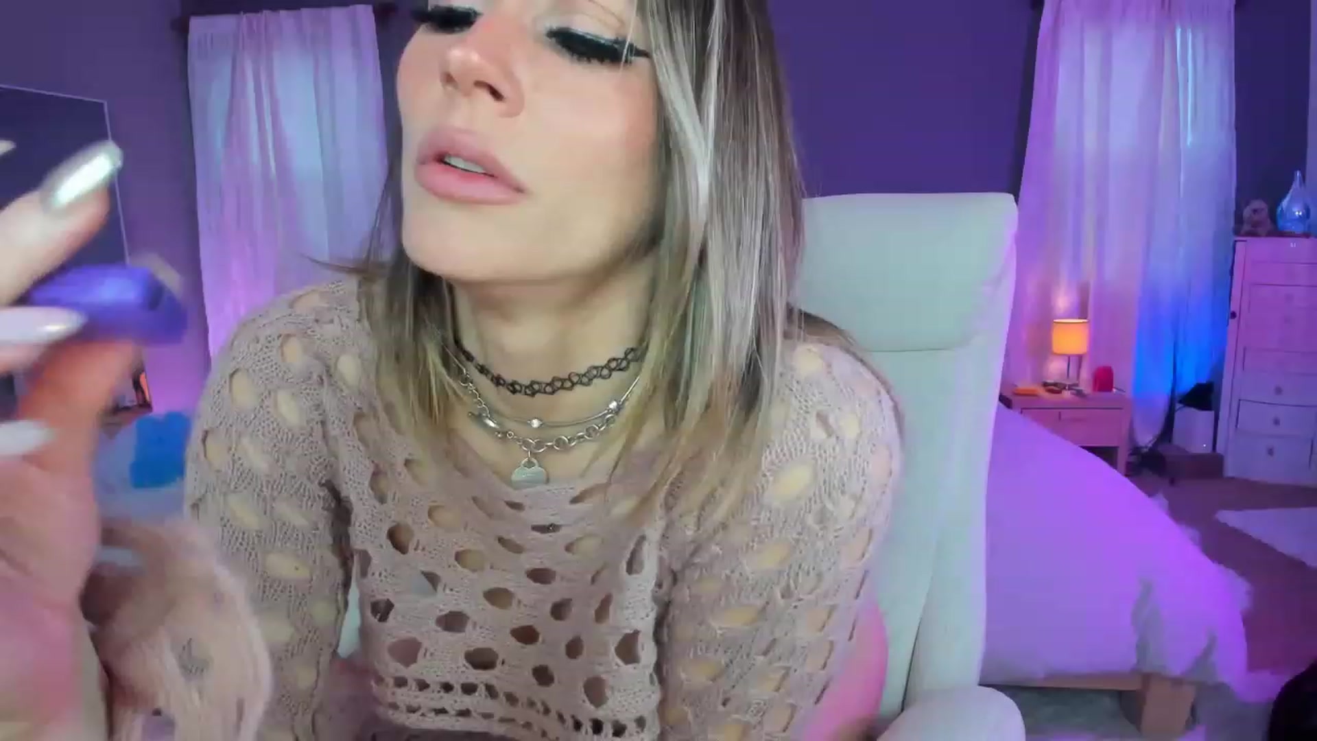 Gallery image thumbnail from CaliPassion's myfreecams stream on, 03/01/2023, 24:03 image 17 of 20