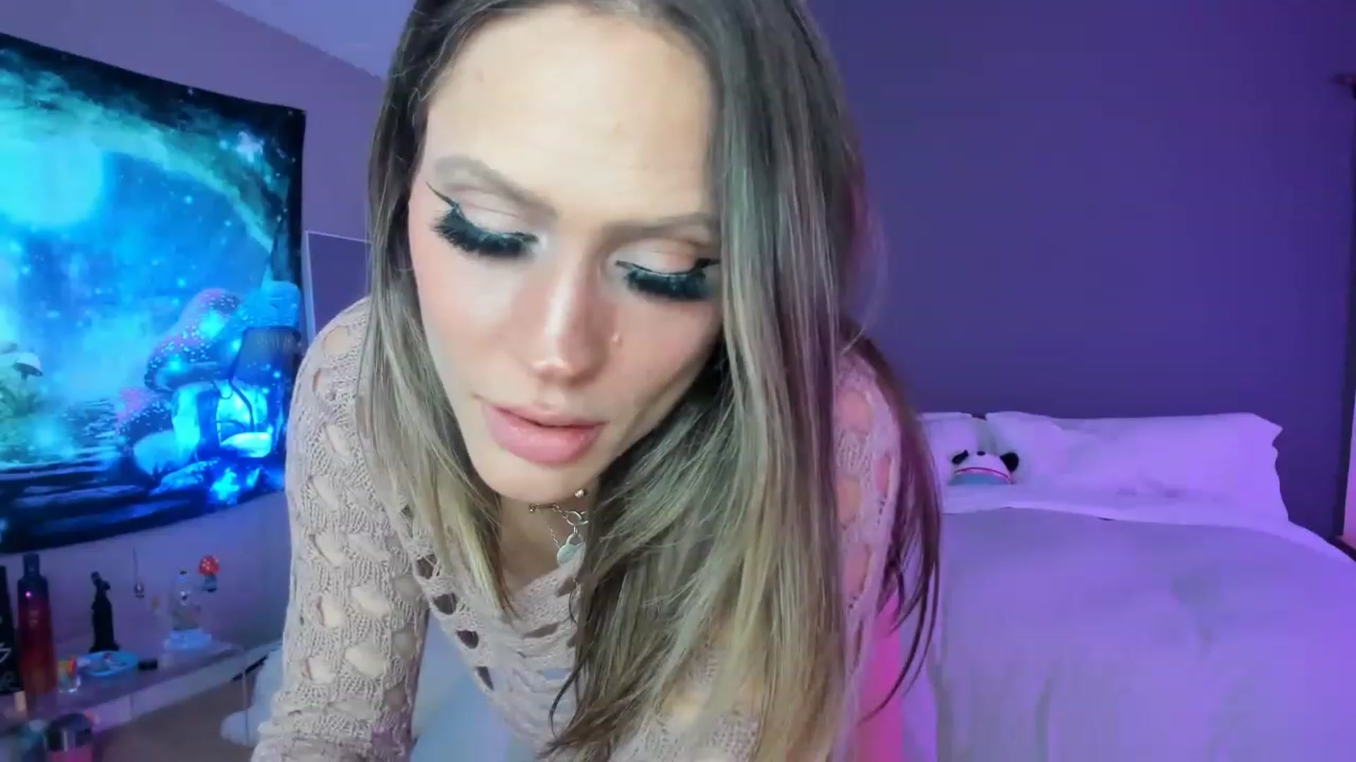 Gallery image thumbnail from CaliPassion's myfreecams stream on, 03/01/2023, 01:34 image 12 of 20