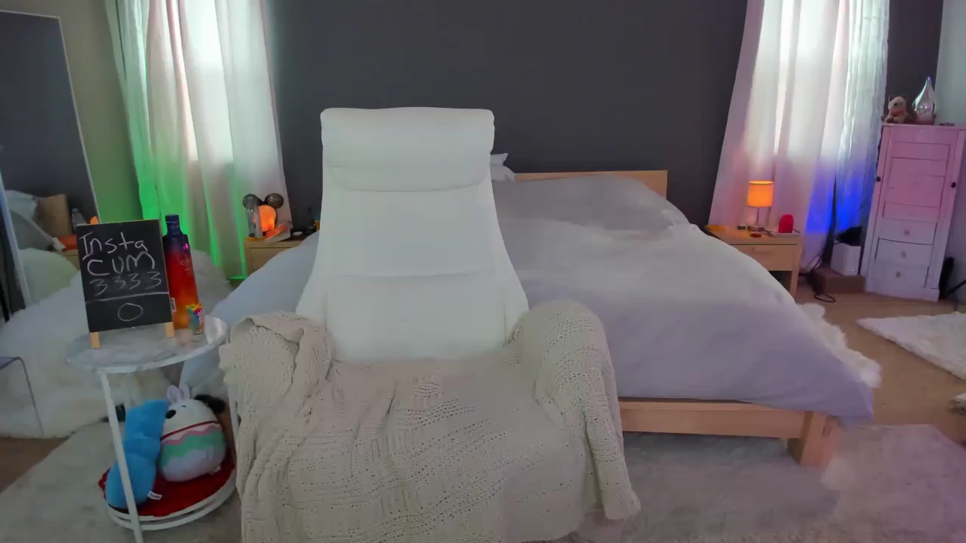 Gallery image thumbnail from CaliPassion's myfreecams stream on, 03/07/2023, 24:12 image 14 of 20