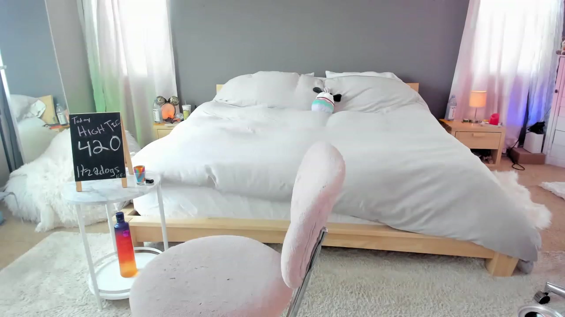 Gallery image thumbnail from CaliPassion's myfreecams stream on, 03/09/2023, 22:12 image 14 of 20