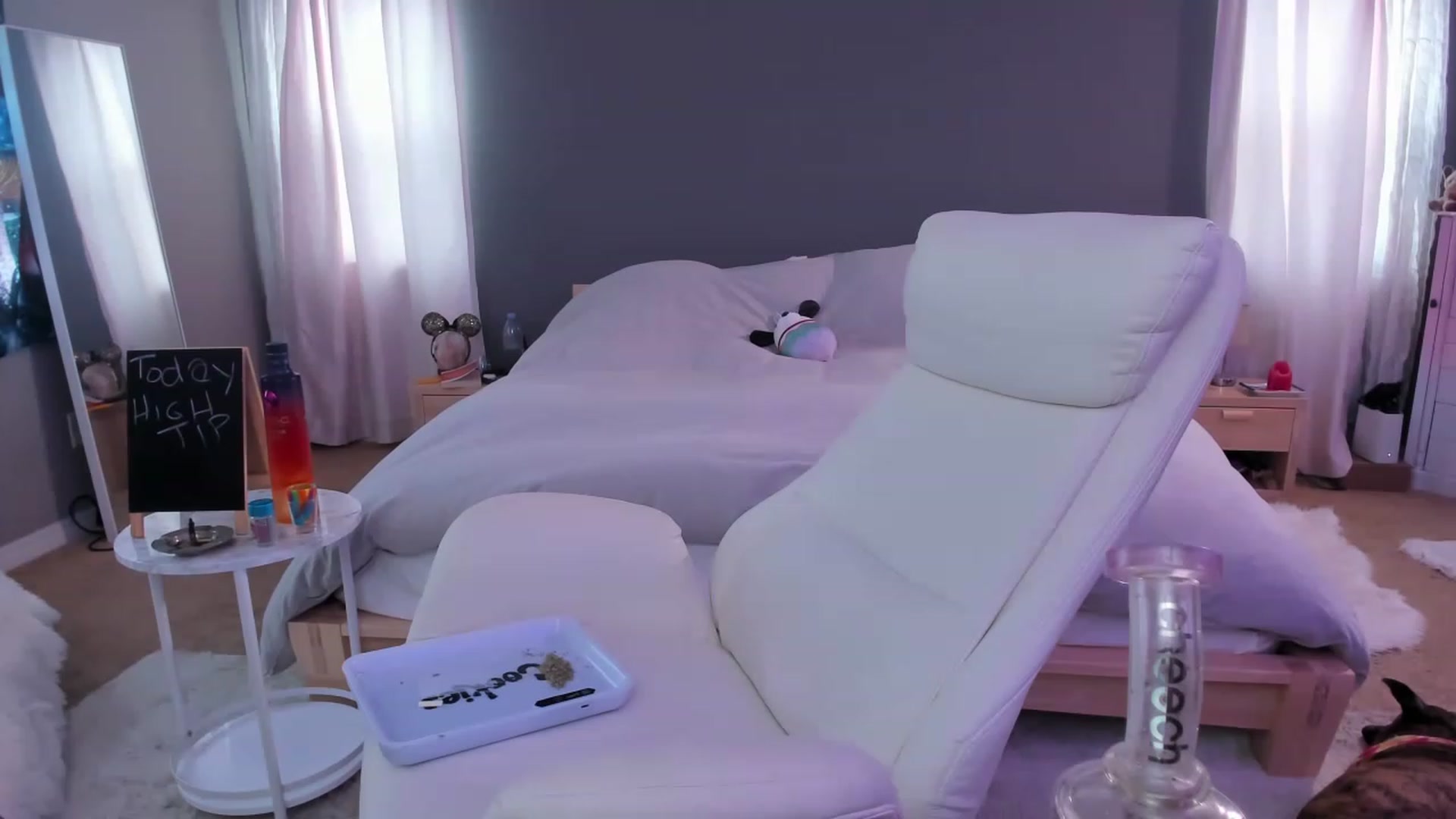 Gallery image thumbnail from CaliPassion's myfreecams stream on, 03/14/2023, 23:05 image 14 of 20