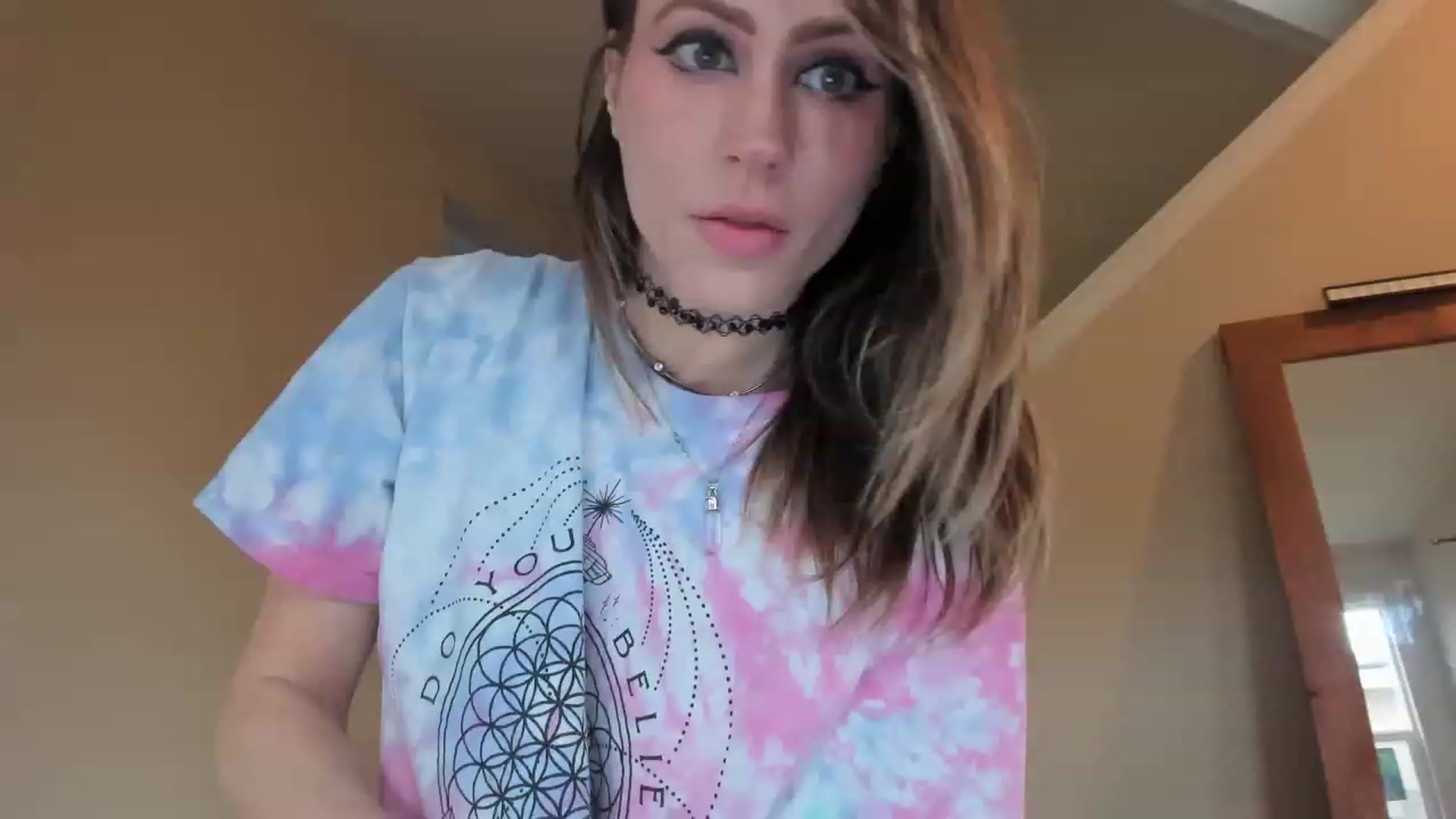 Gallery image thumbnail from CaliPassion's myfreecams stream on, 03/16/2023, 24:32 image 2 of 20