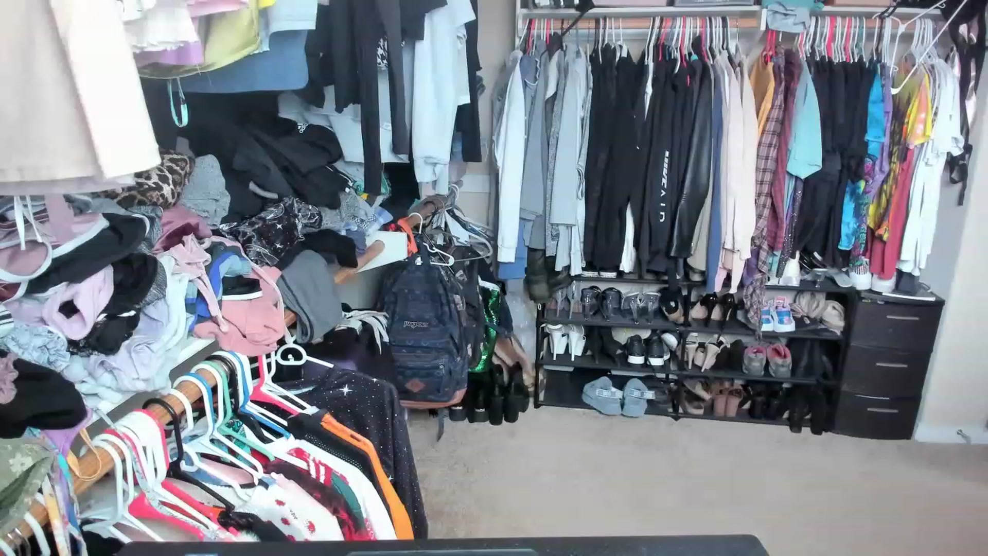Gallery image thumbnail from CaliPassion's myfreecams stream on, 03/16/2023, 24:32 image 6 of 20